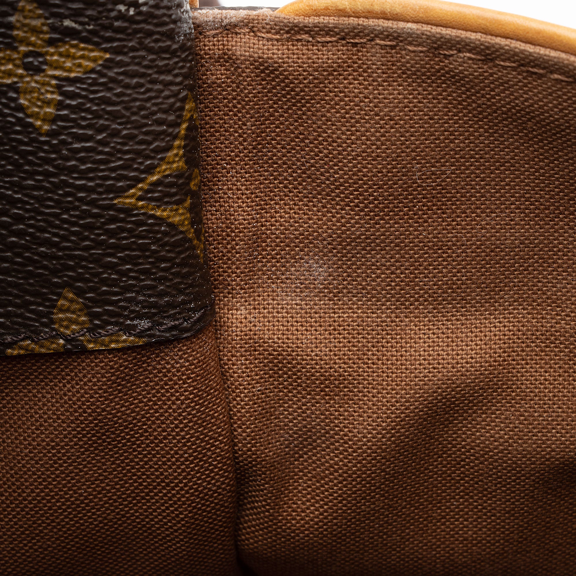 Louis Vuitton Monogram Canvas Valmy Pochette Messenger