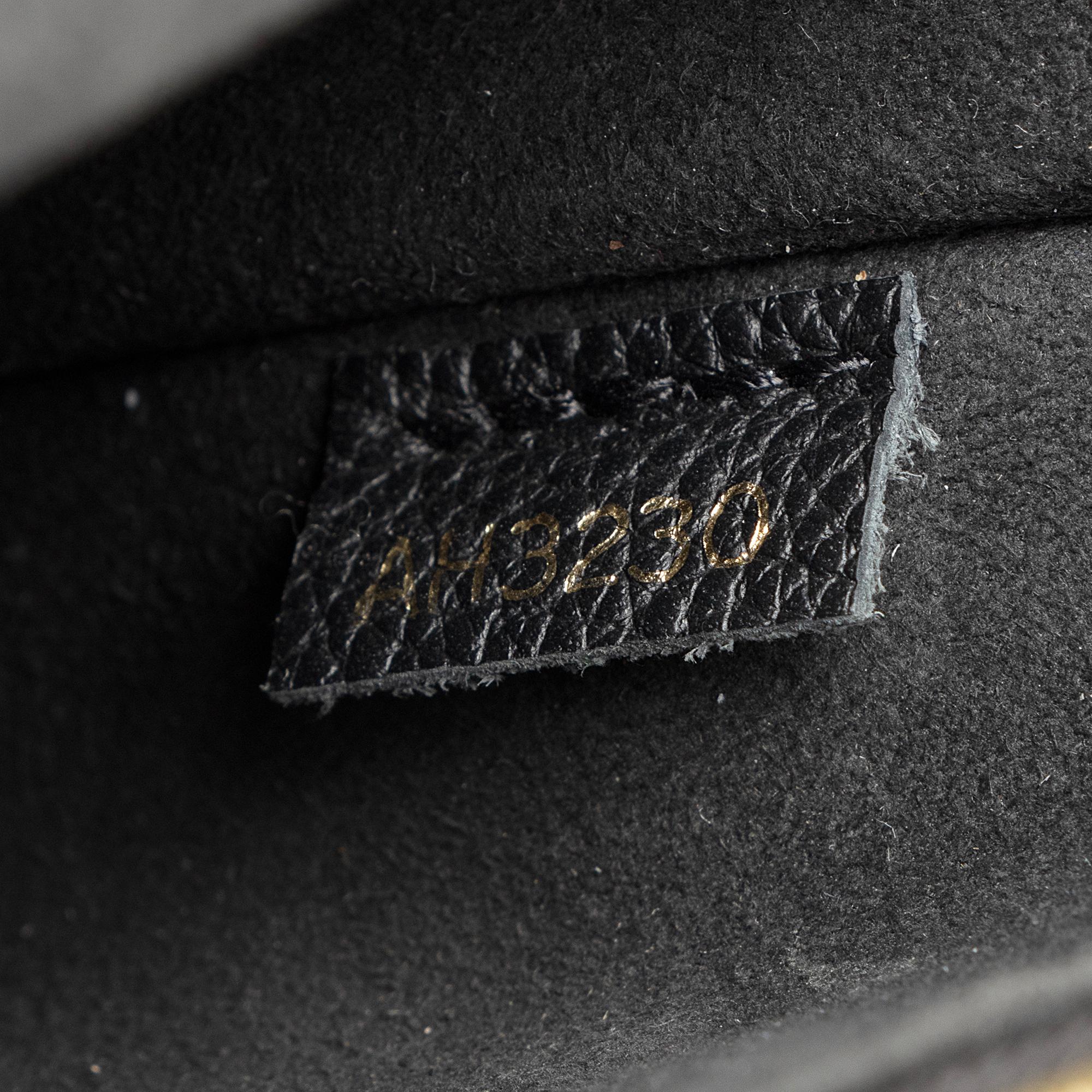 Louis Vuitton Monogram Canvas Victoire Chain Bag (SHF-DHg3ip)