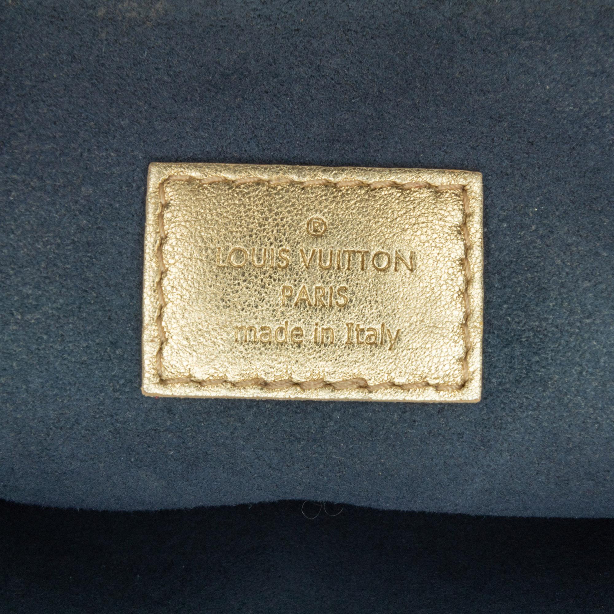 Louis Vuitton Monogram Coussin PM (SHG-oSSnxZ)