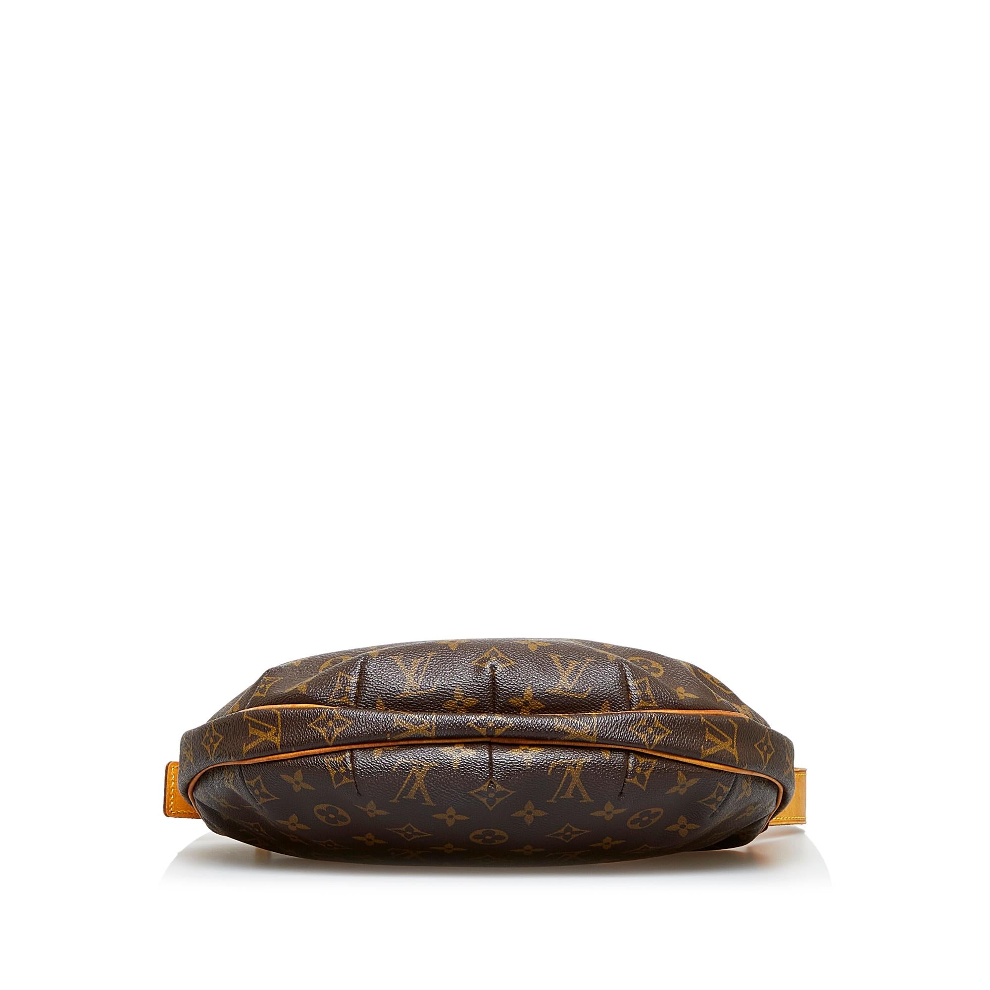 Louis Vuitton Monogram Croissant MM (SHG-HugIcI)