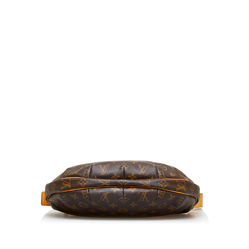Louis Vuitton Monogram Croissant MM (SHG-dQm8kF) – LuxeDH