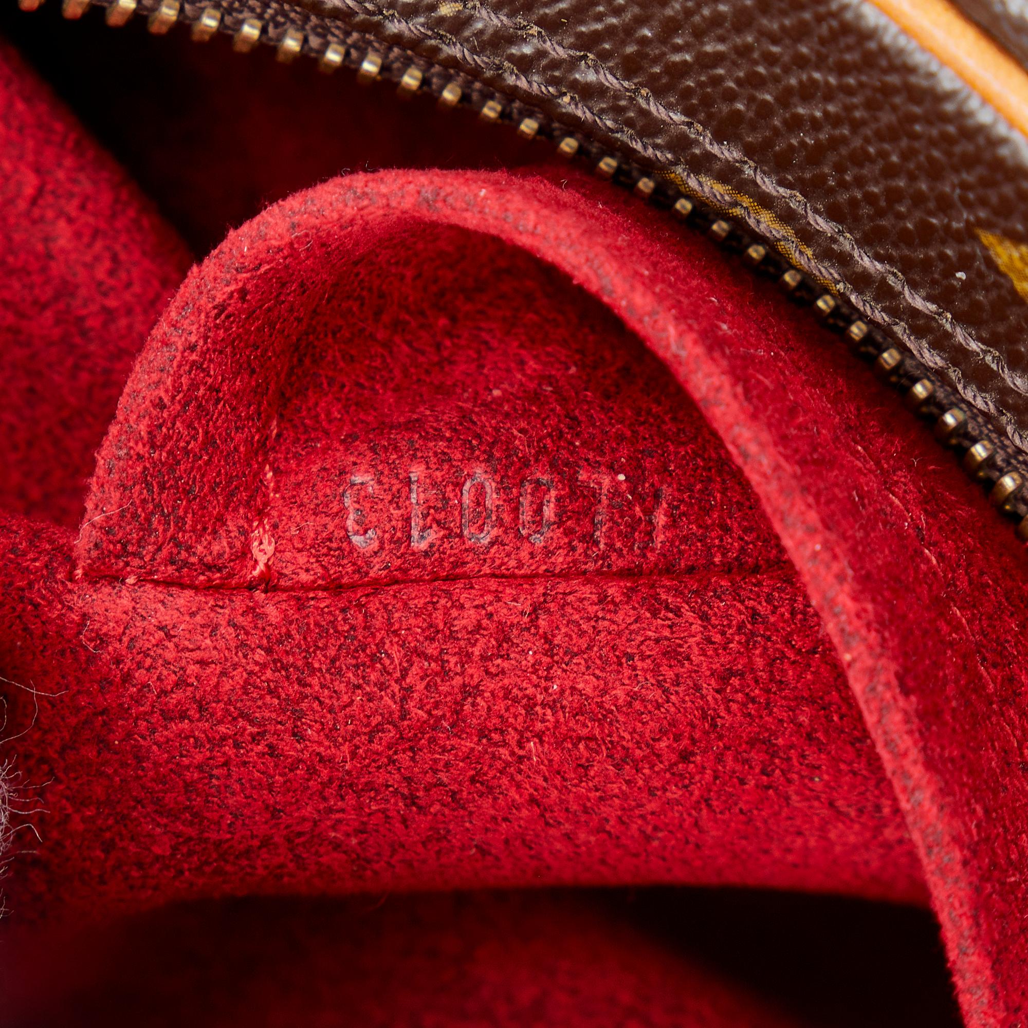 Louis Vuitton Monogram Croissant MM (SHG-HugIcI)