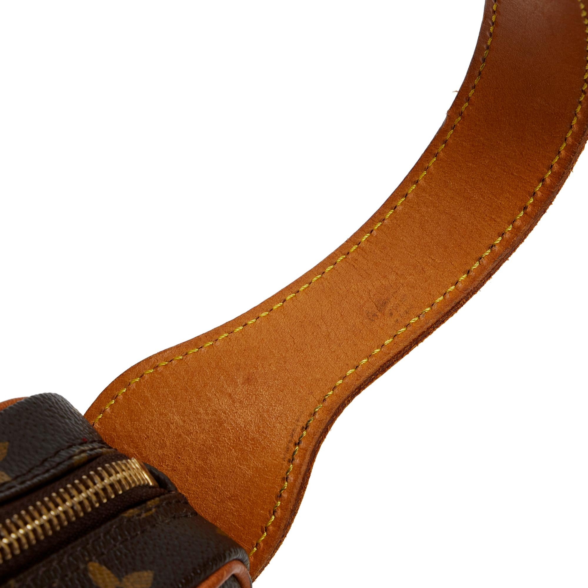 Louis Vuitton Monogram Croissant MM (SHG-HugIcI)