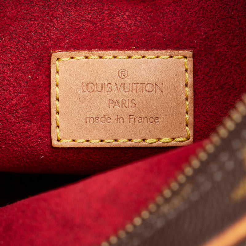 Louis Vuitton Monogram Croissant MM (SHG-HugIcI)