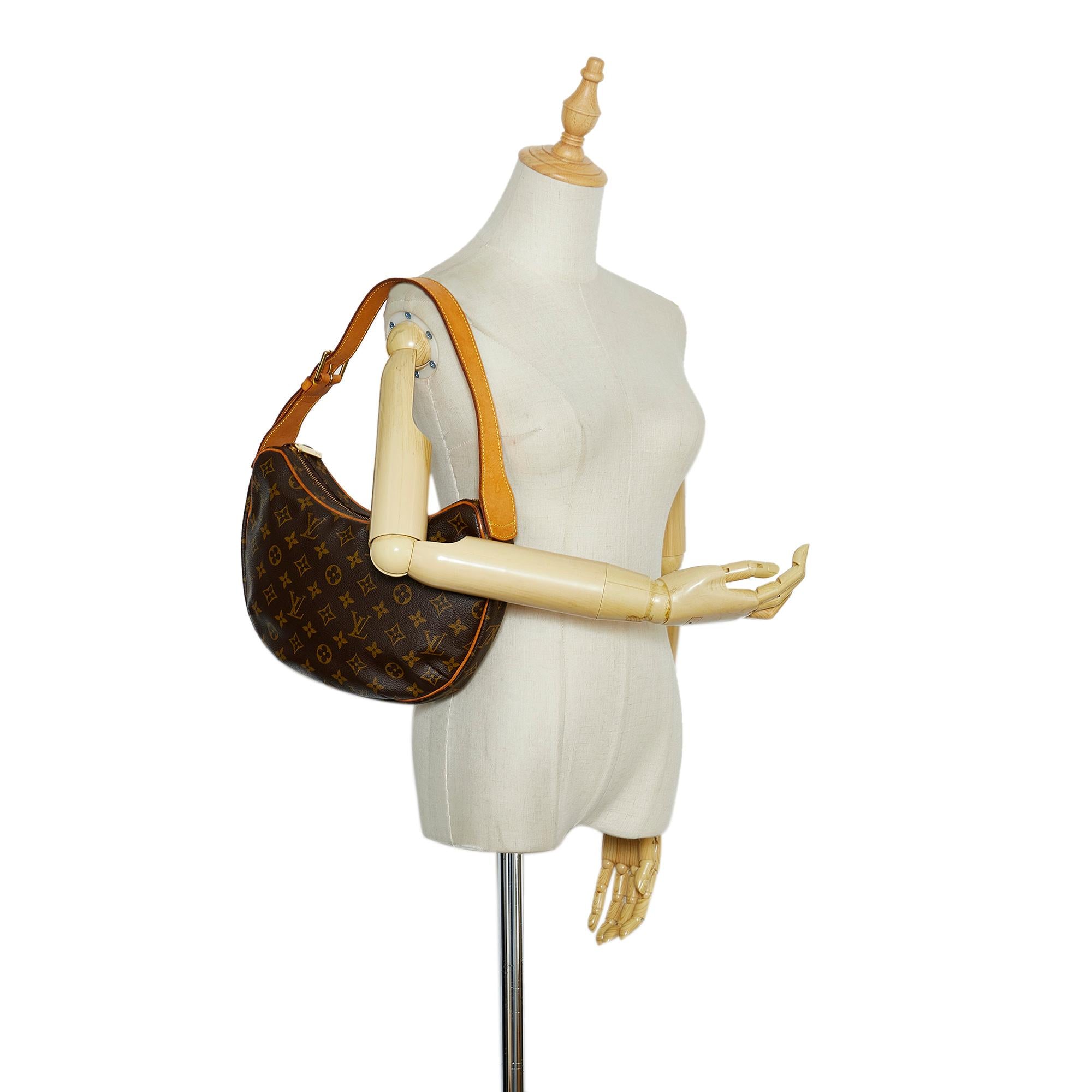 Louis Vuitton Monogram Croissant MM (SHG-HugIcI)