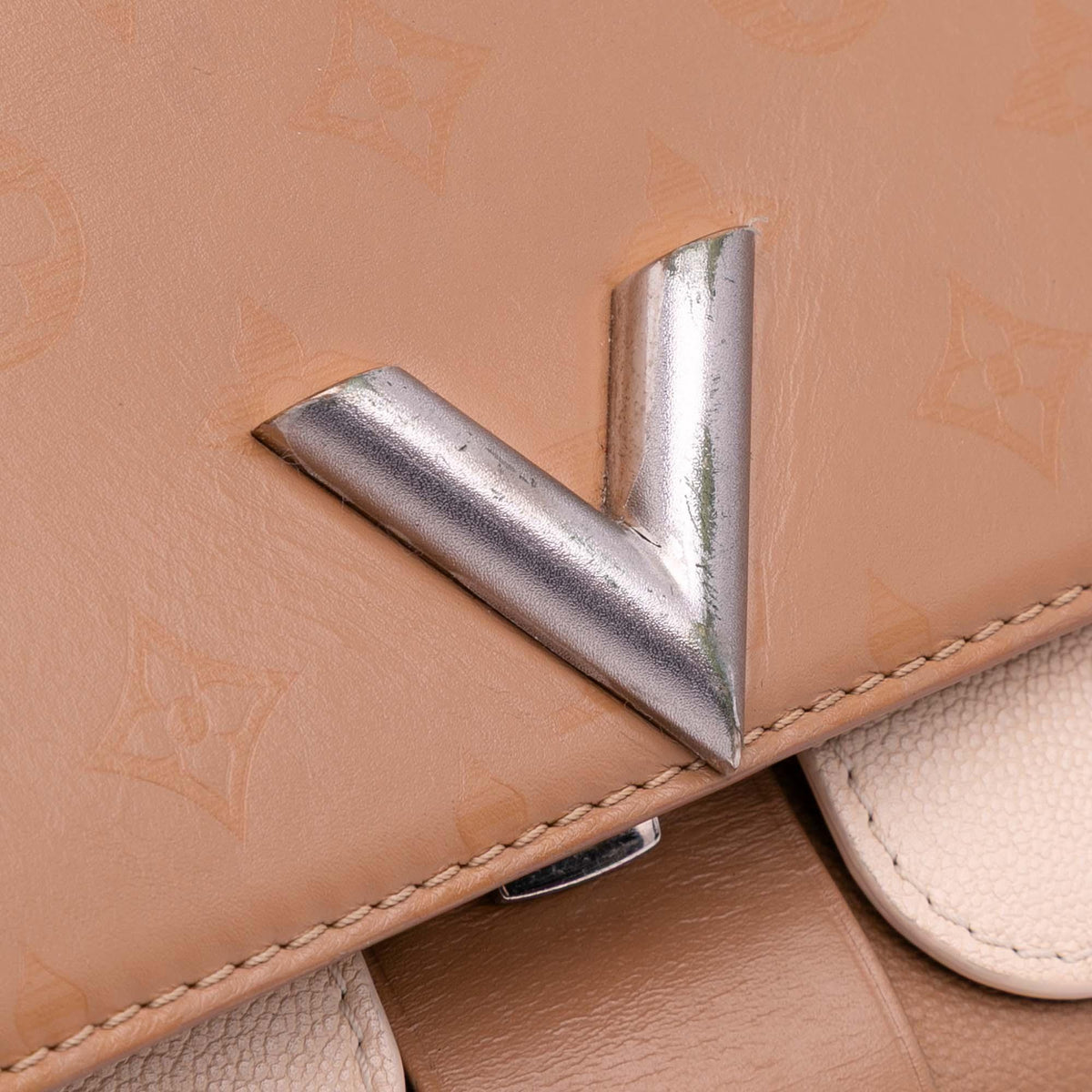 Louis Vuitton Monogram Cuir Plume Ecume Very Chain Satchel