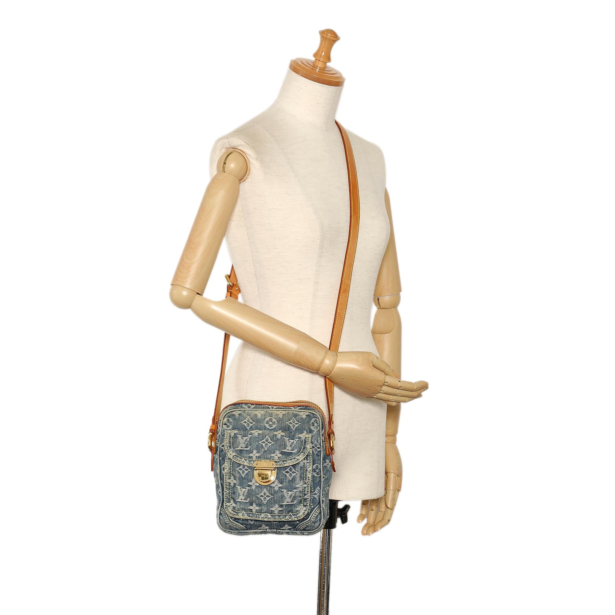 Louis Vuitton Monogram Denim Camera Bag (SHG-MEBCRm)