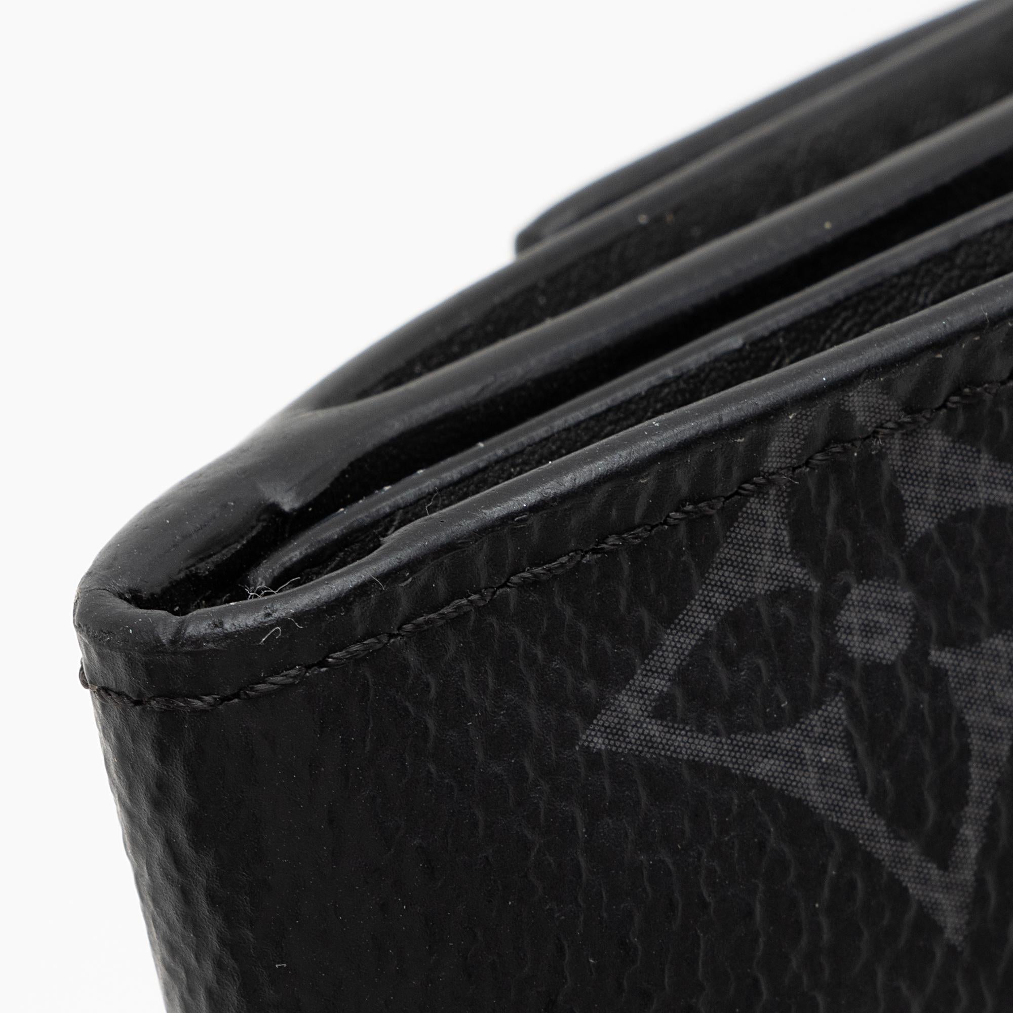 Louis Vuitton Monogram Eclipse Discovery Tri-Fold Compact Wallet (SHF-22959)