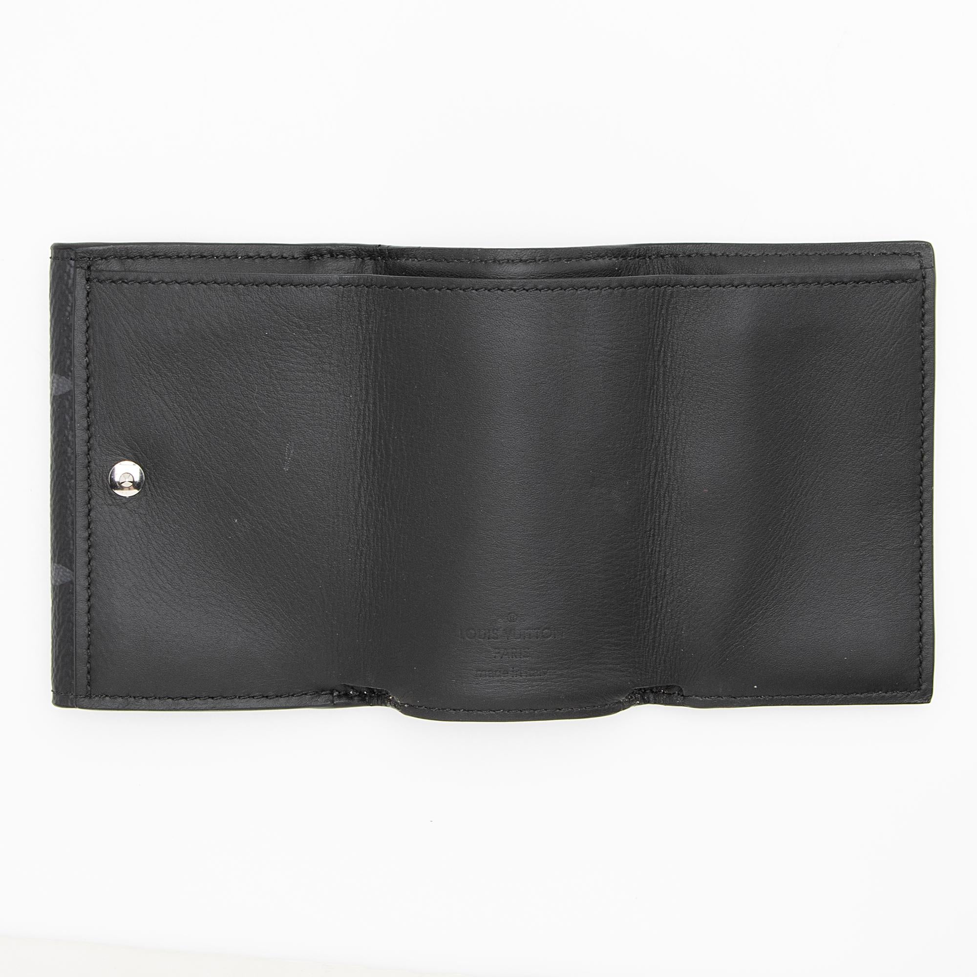 Louis Vuitton Monogram Eclipse Discovery Tri-Fold Compact Wallet (SHF-22959)