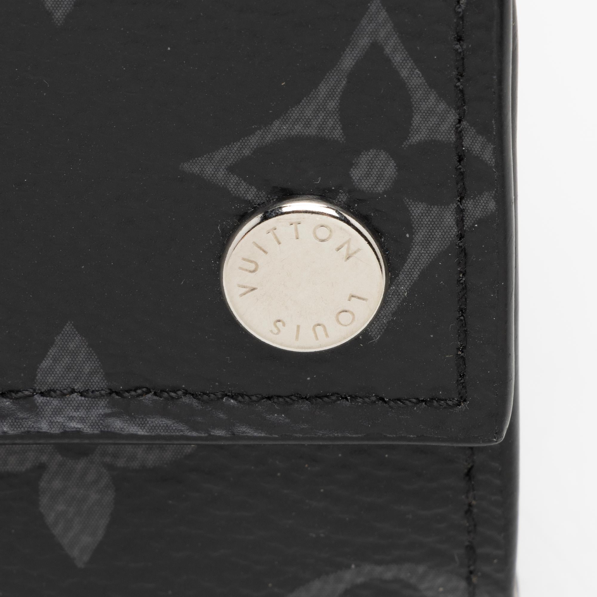Louis Vuitton Monogram Eclipse Discovery Tri-Fold Compact Wallet (SHF-22959)