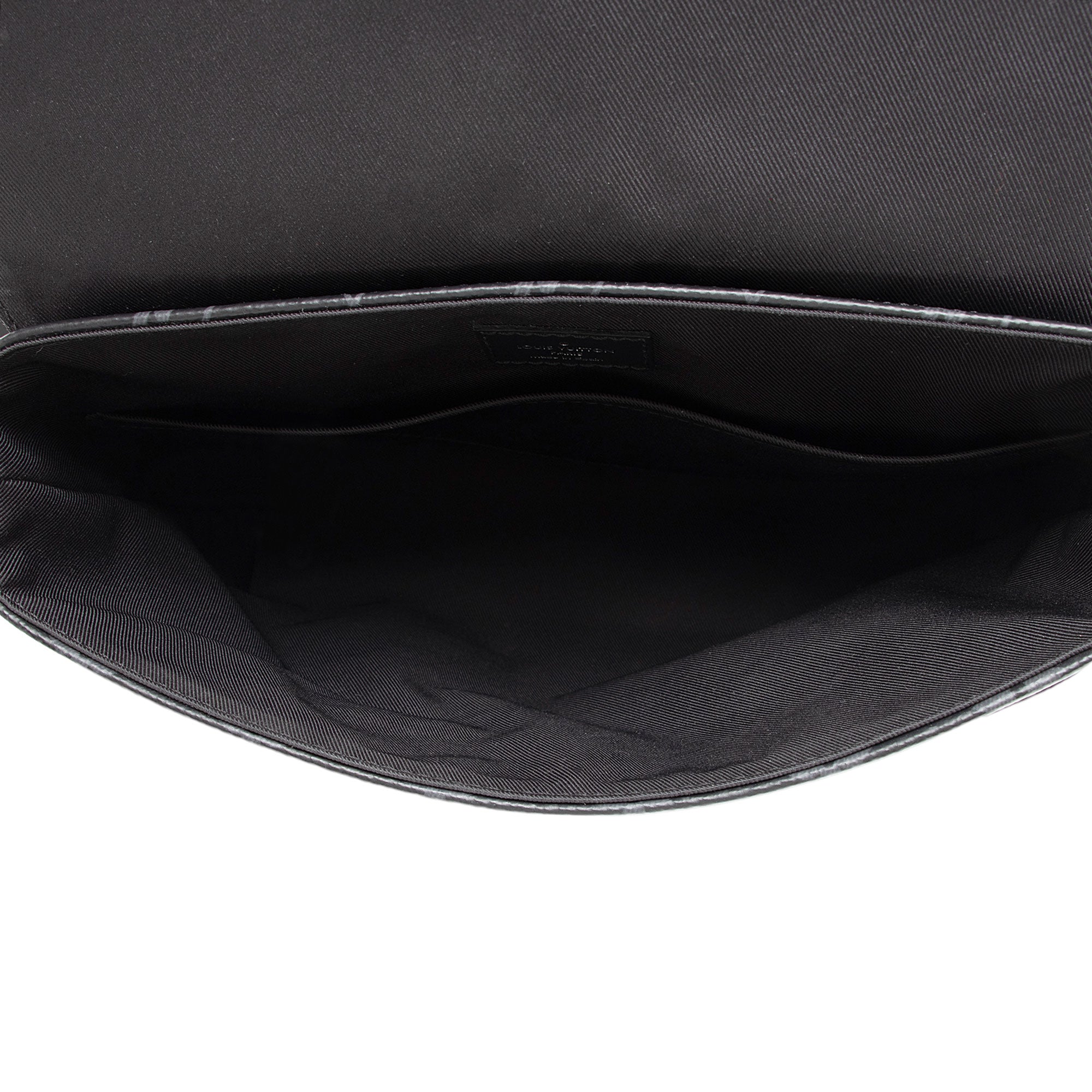 Louis Vuitton Monogram Eclipse District PM Messenger (SHF-vwUUWv)