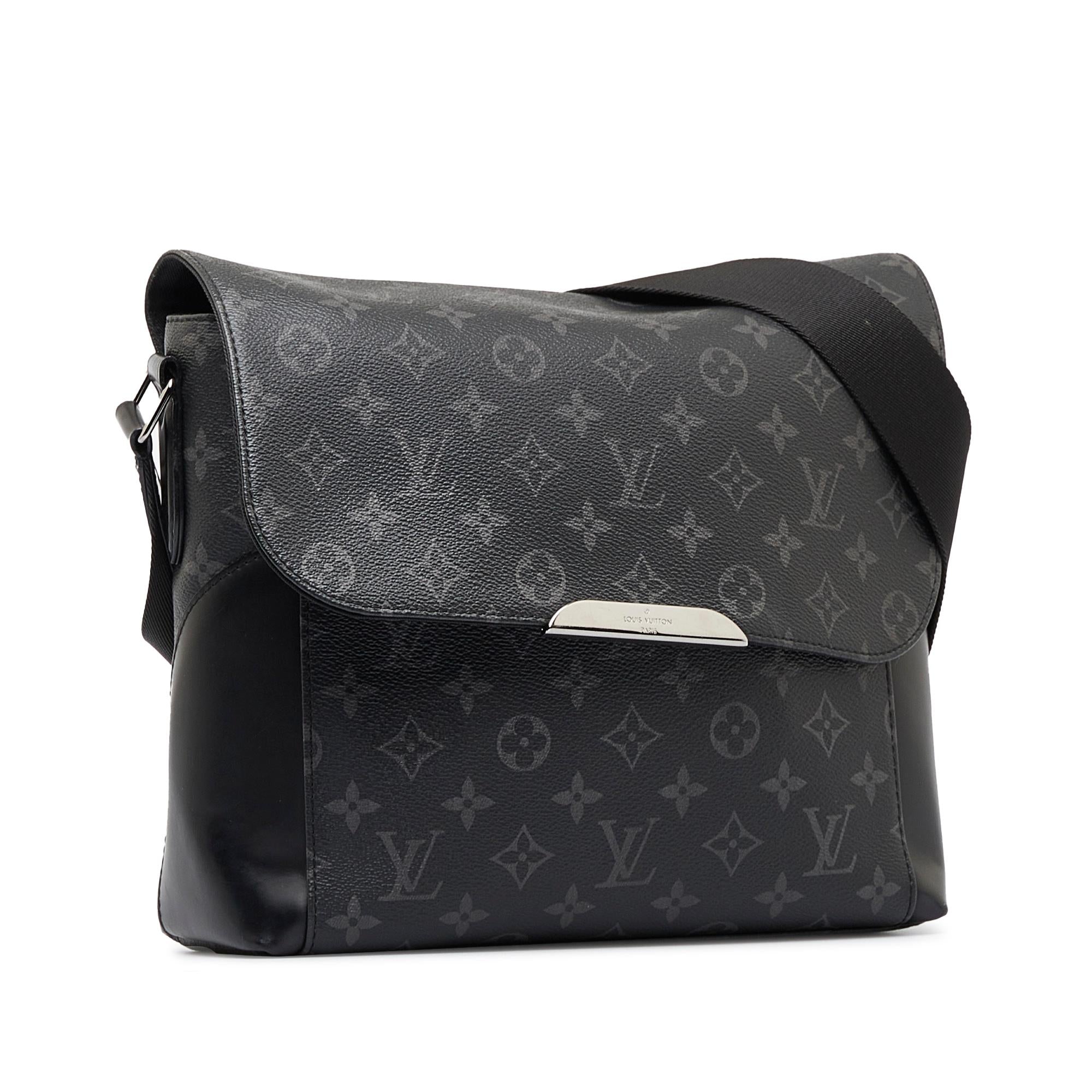 Louis Vuitton Monogram Eclipse Explorer PM (SHG-828kB5)