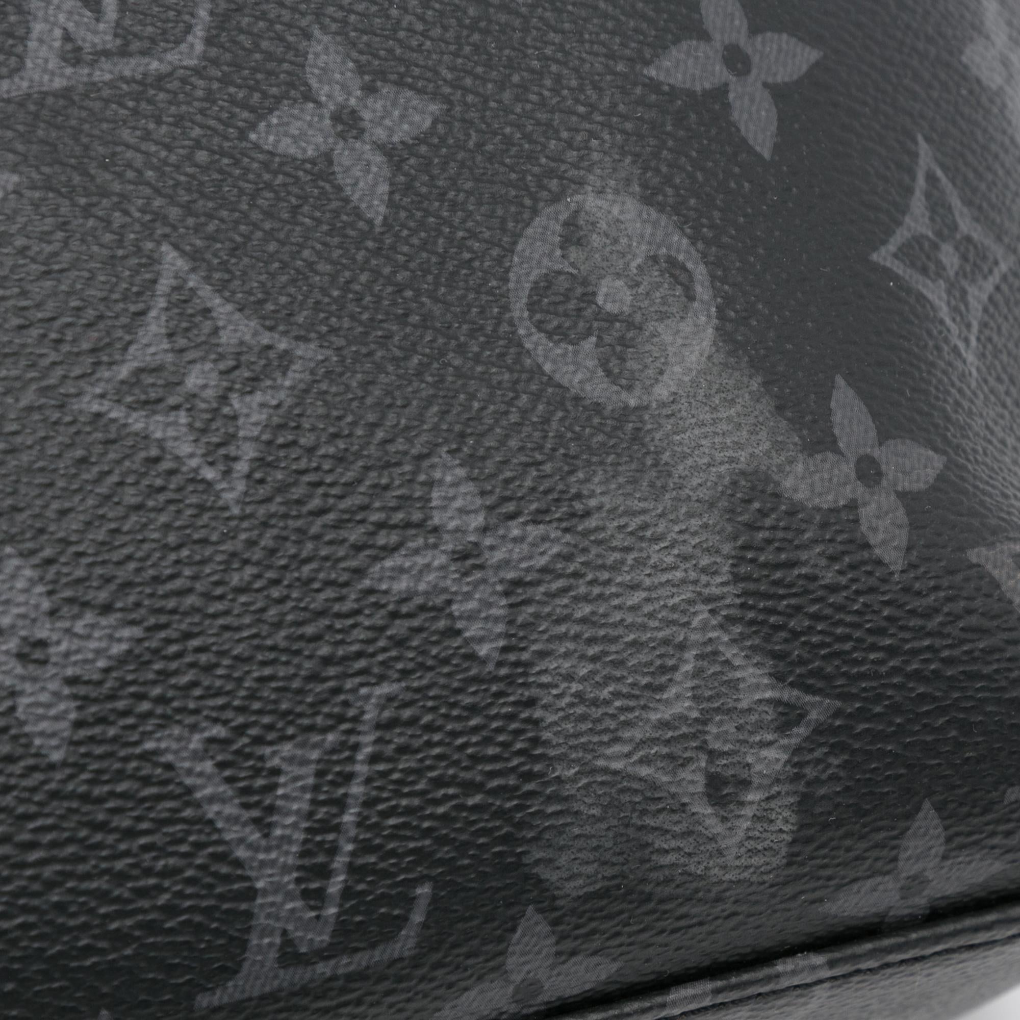 Louis Vuitton Monogram Eclipse Explorer (SHG-srG477)