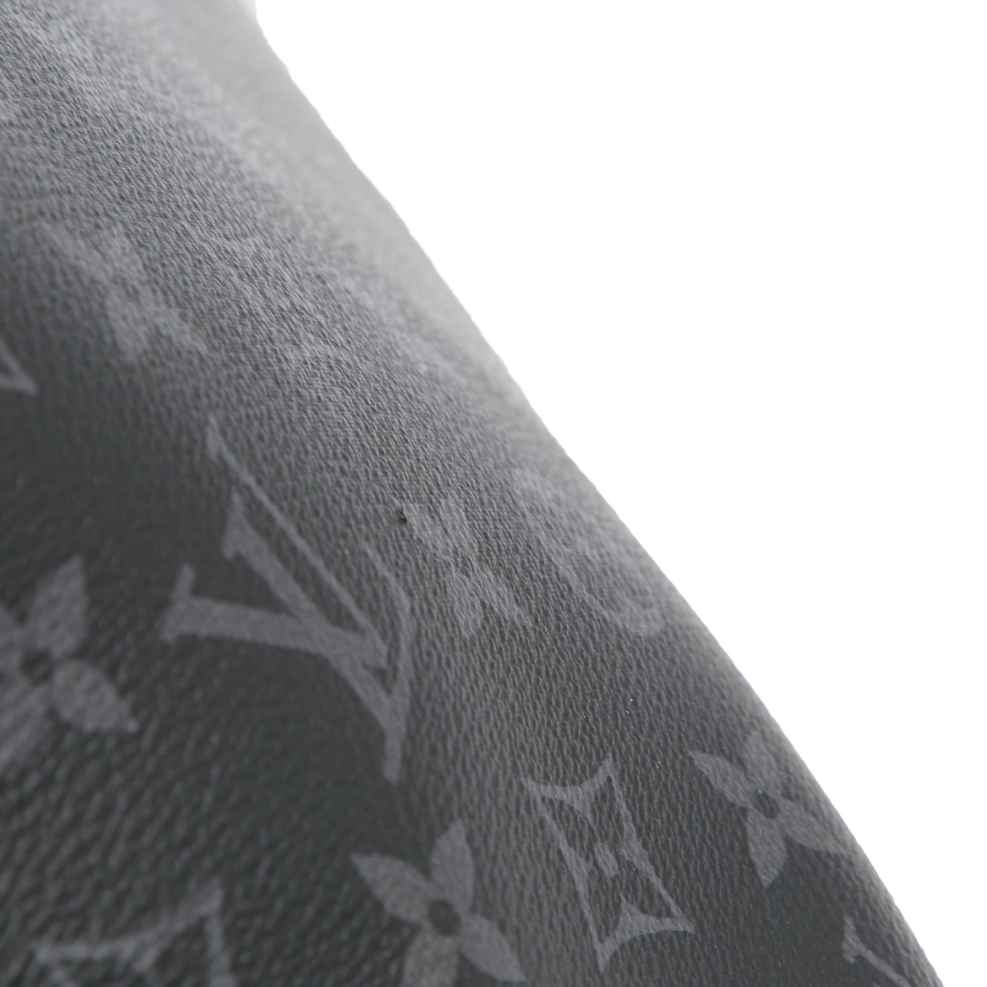Louis Vuitton Monogram Eclipse Explorer (SHG-srG477)