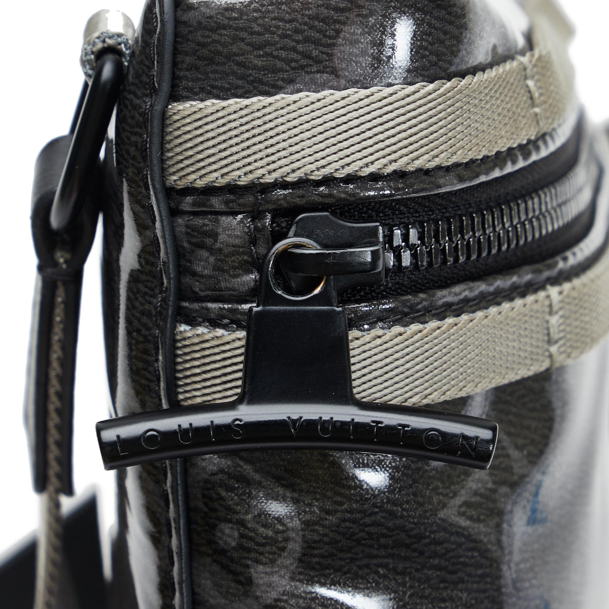 Louis Vuitton Monogram Eclipse Glaze Messenger (SHG-2Mtop6)