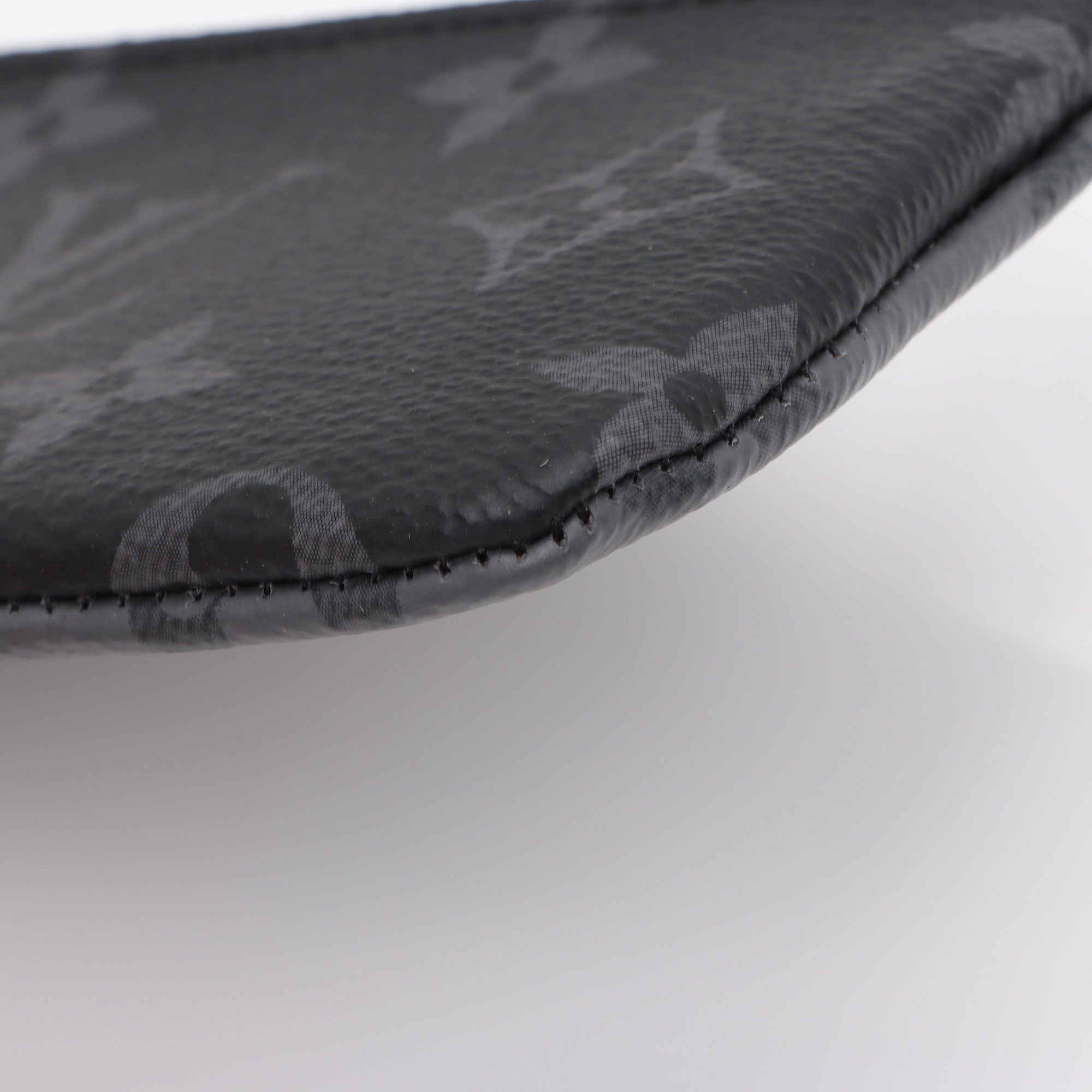 Louis Vuitton Monogram Eclipse Key Pouch (SHF-ql3XTY)