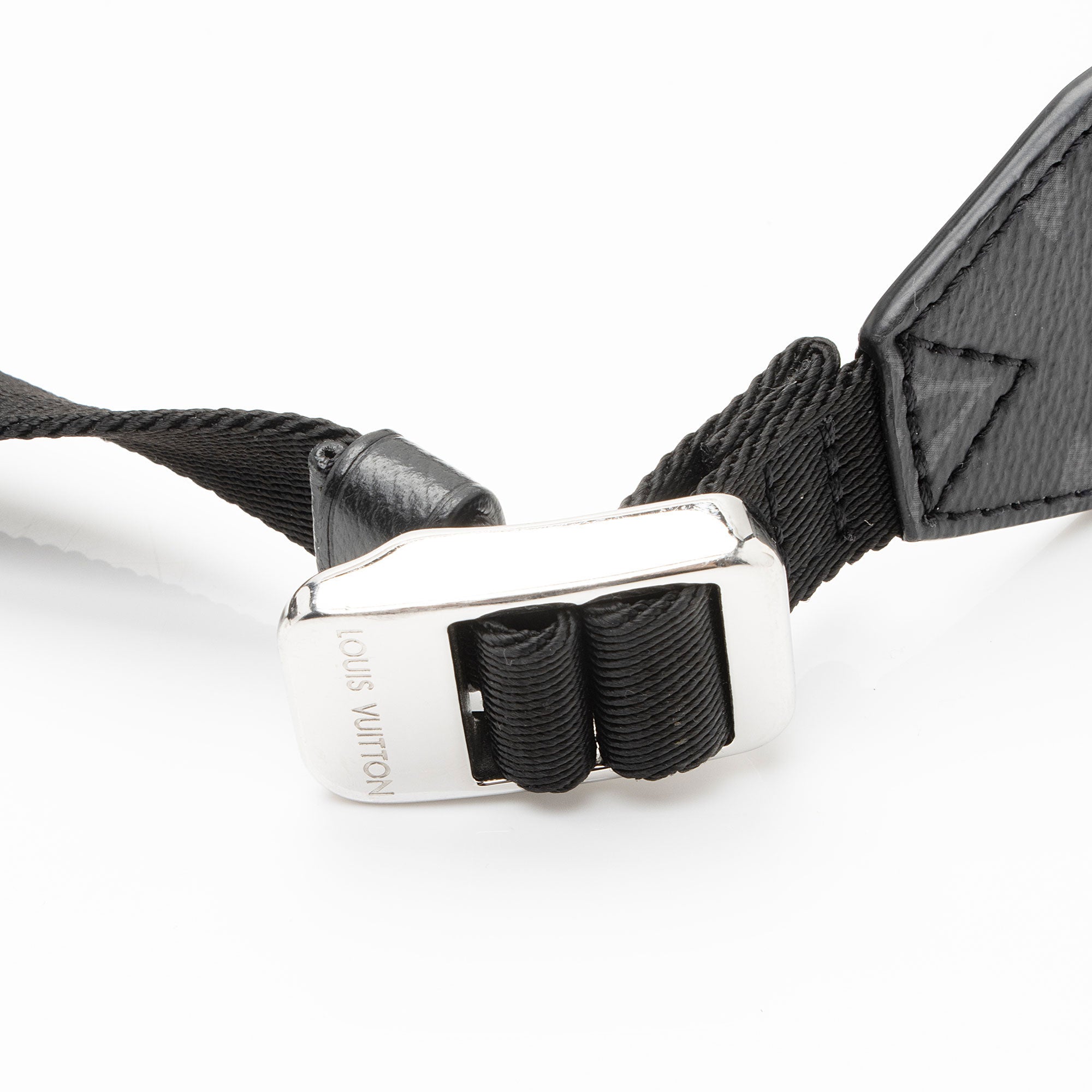 Louis Vuitton Monogram Eclipse Taiga Leather Outdoor Messenger Bag (SHF-u7xRKn)