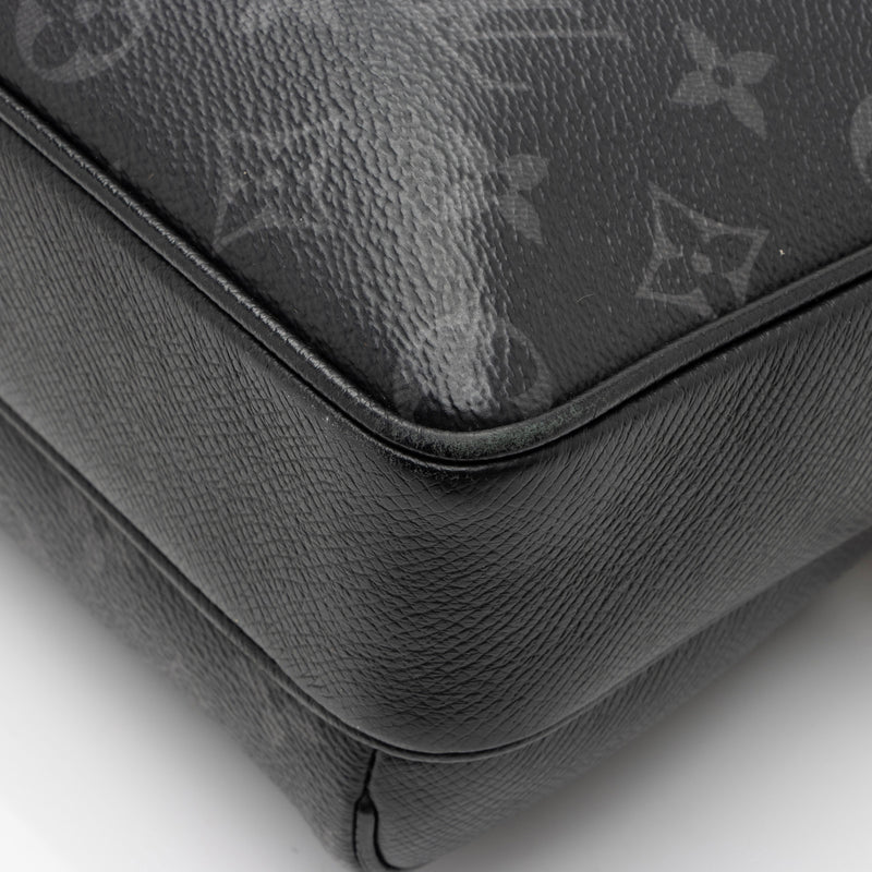 Louis Vuitton Monogram Eclipse Taiga Leather Outdoor Messenger Bag (SHF-u7xRKn)
