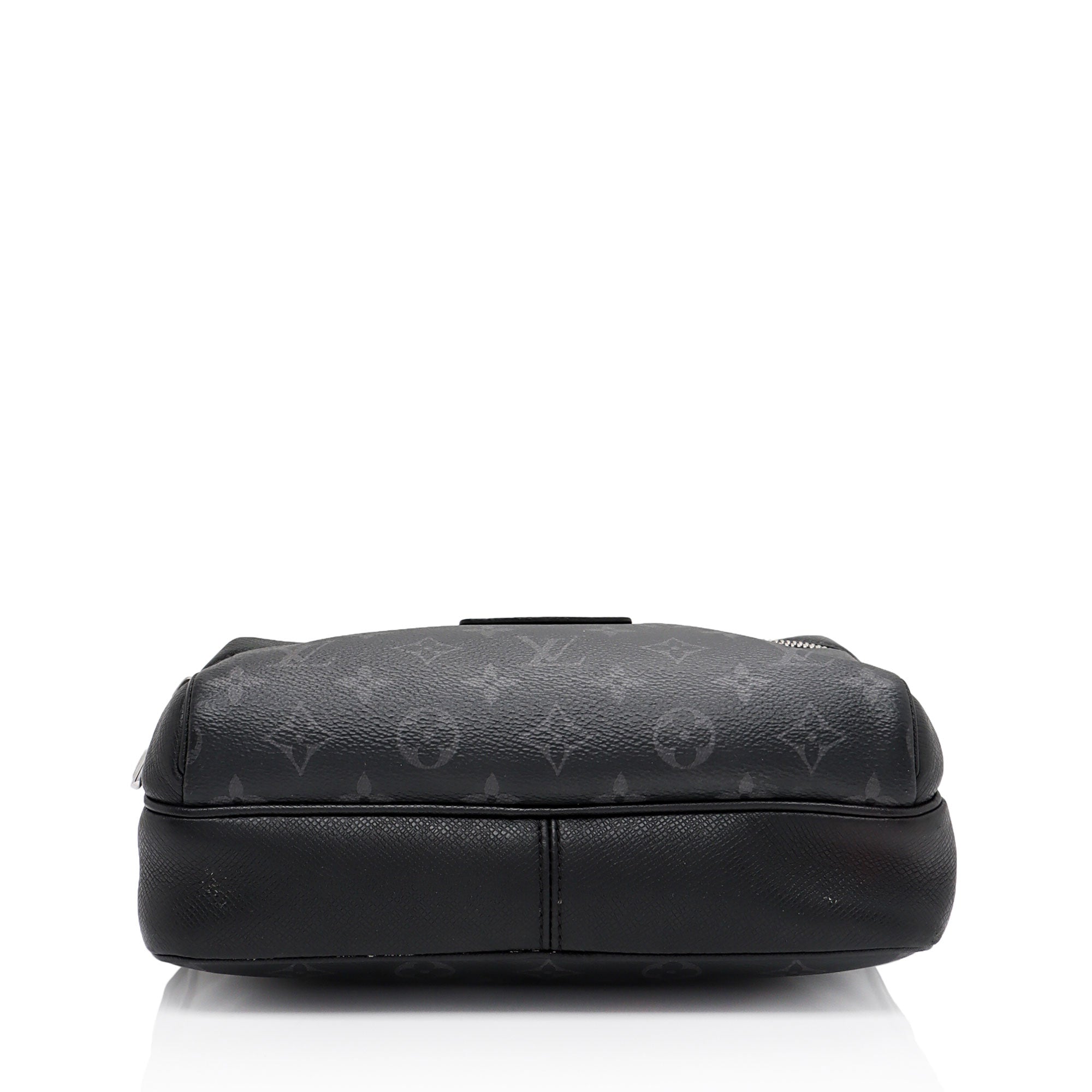 Louis Vuitton Monogram Eclipse Taiga Leather Outdoor Messenger Bag (SHF-yvJahI)