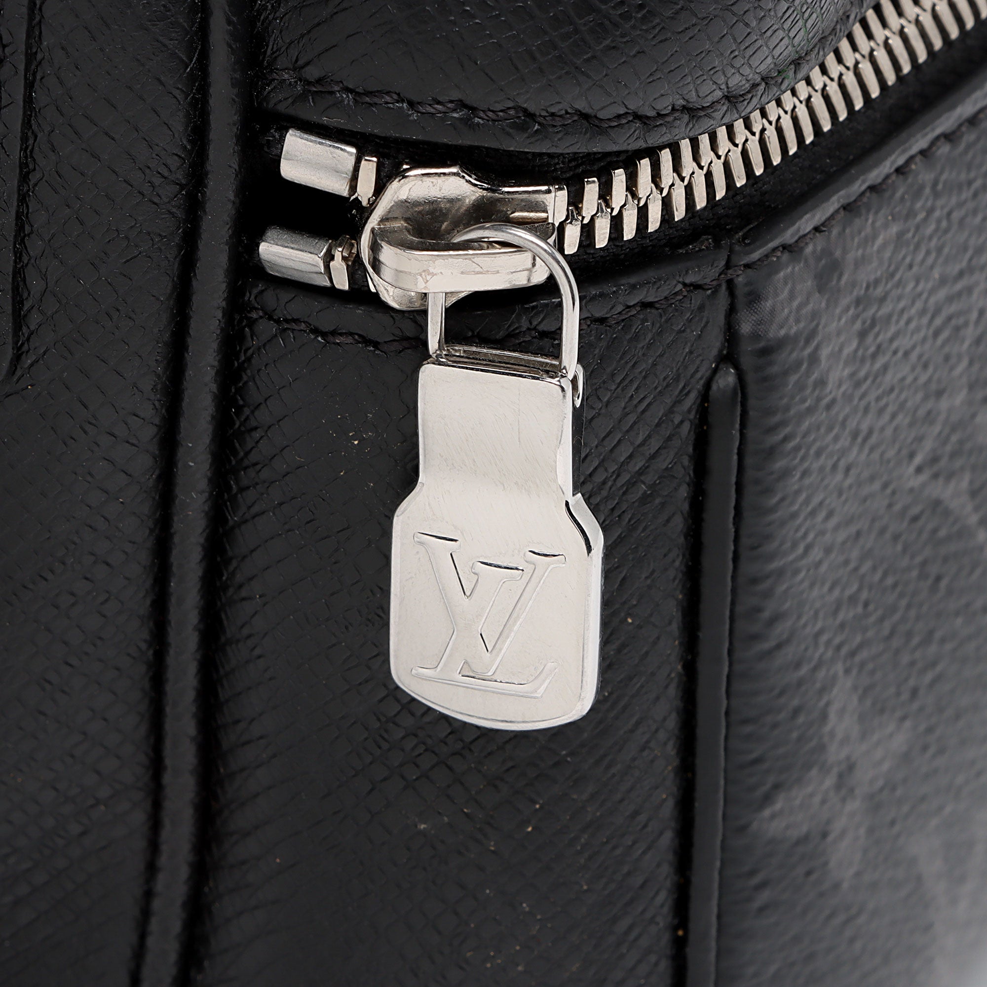 Louis Vuitton Monogram Eclipse Taiga Leather Outdoor Messenger Bag (SHF-yvJahI)