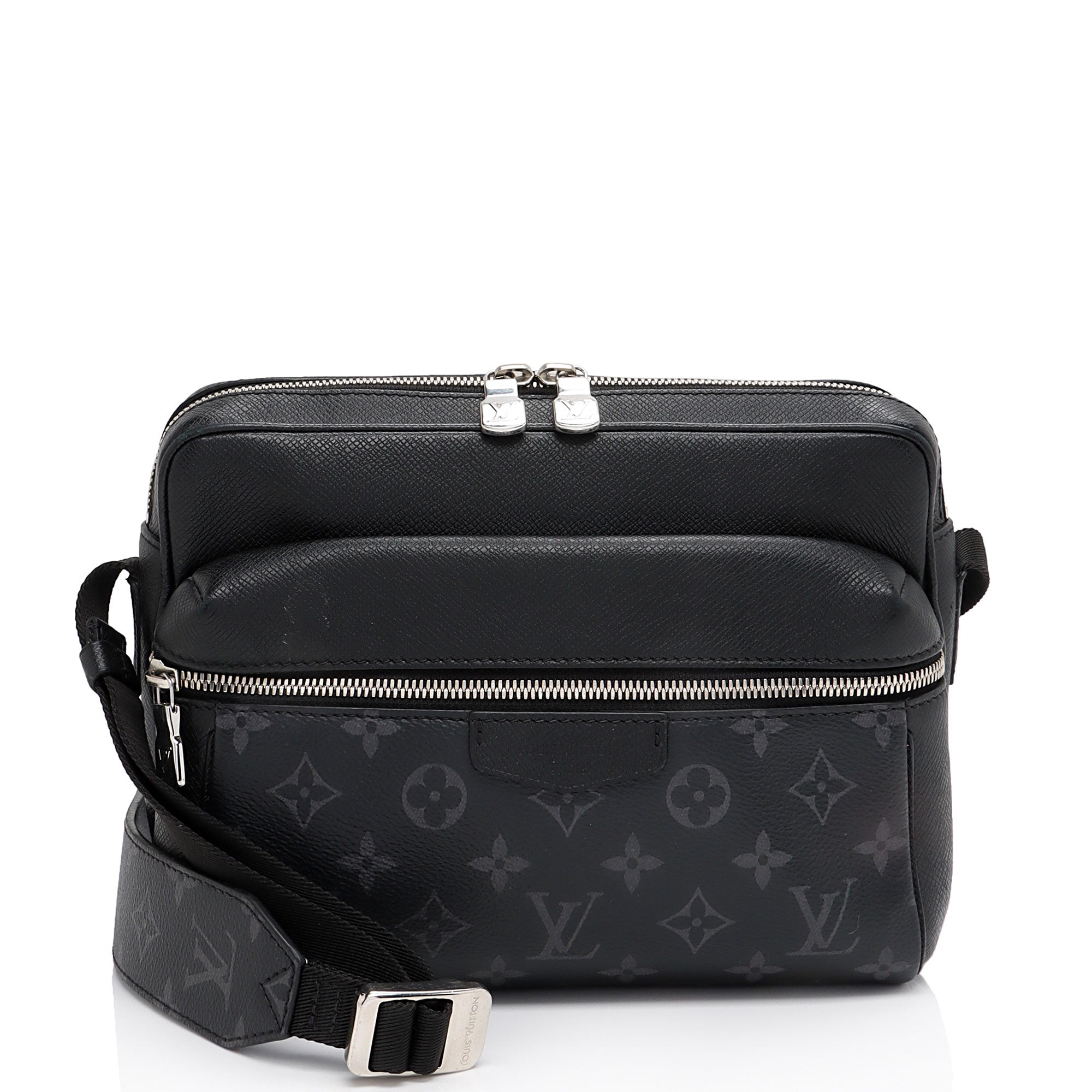Louis Vuitton Monogram Eclipse Taiga Leather Outdoor Messenger Bag (SHF-yvJahI)