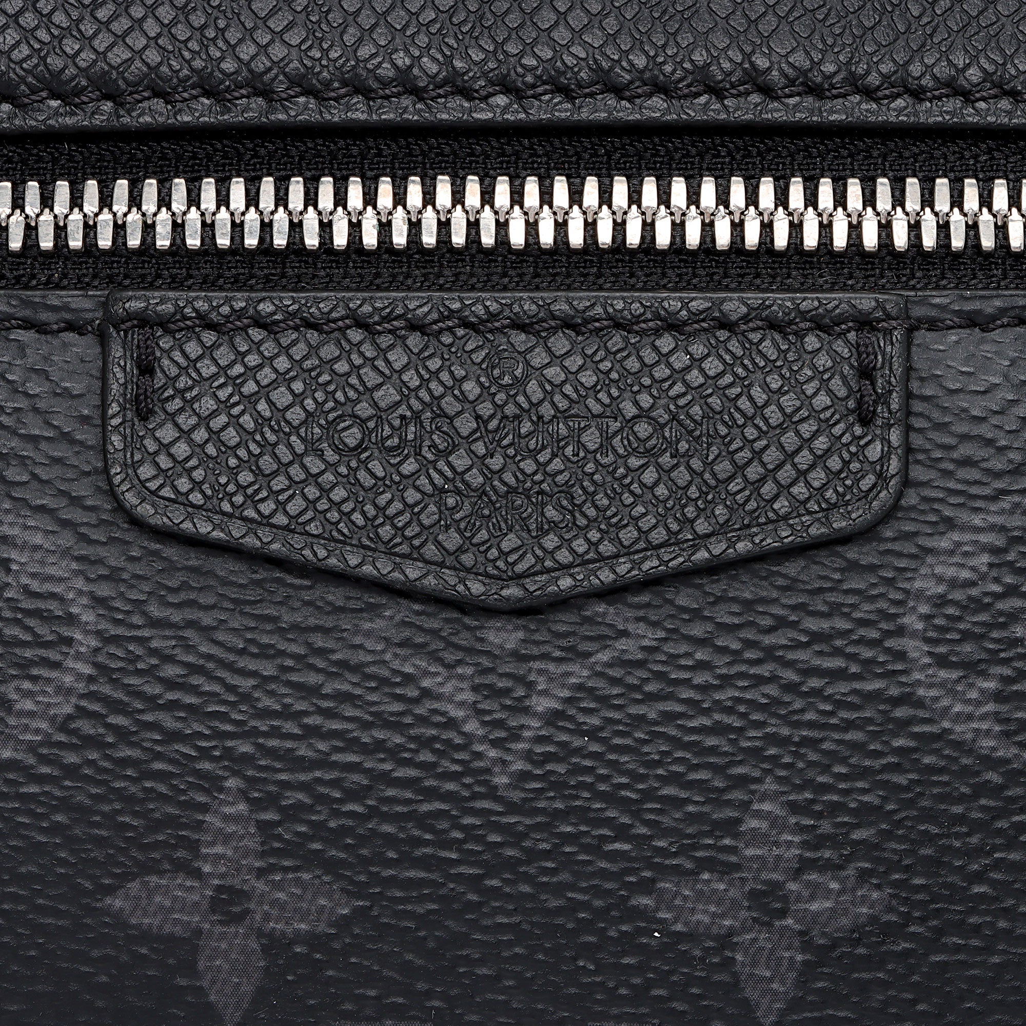 Louis Vuitton Monogram Eclipse Taiga Leather Outdoor Messenger Bag (SHF-yvJahI)