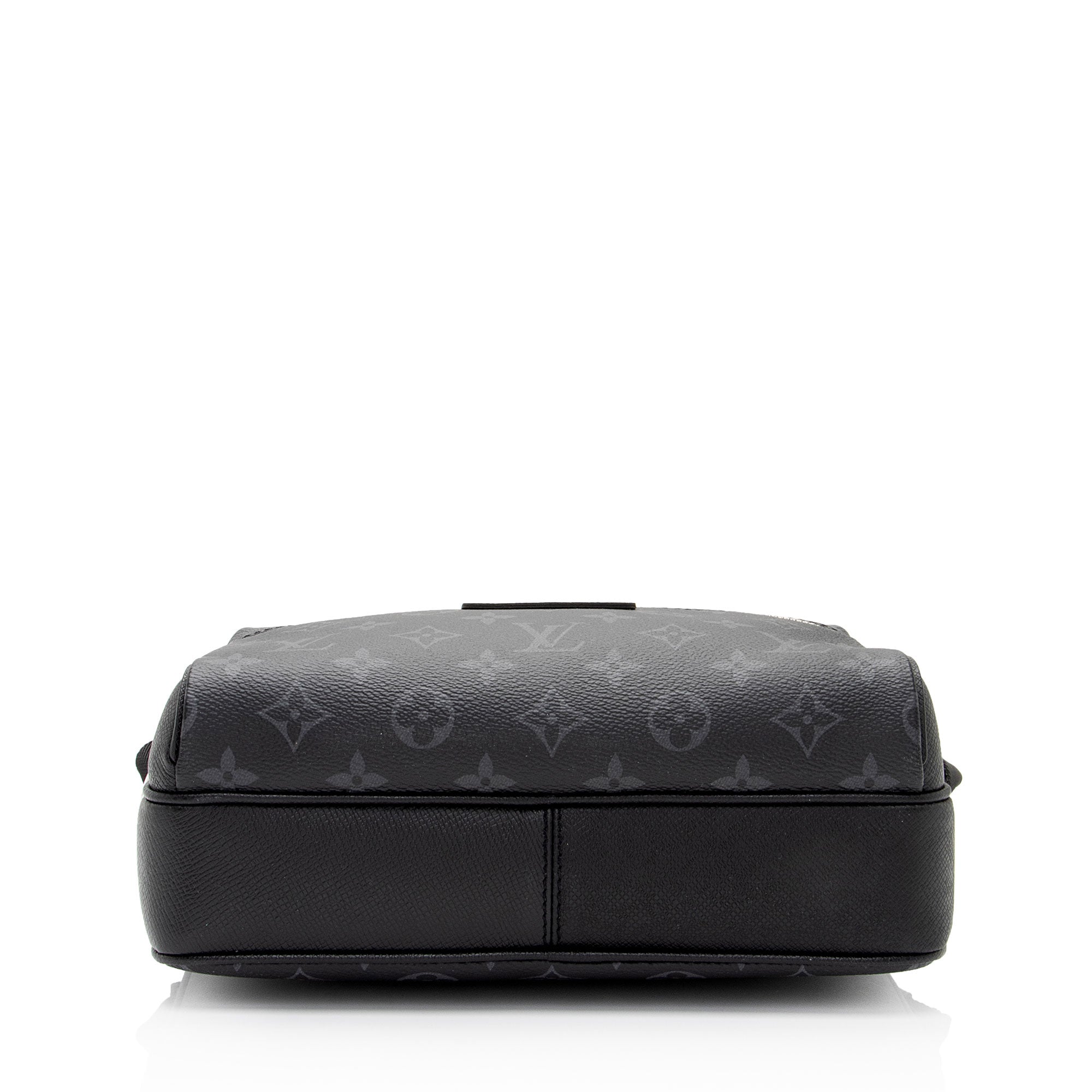 Louis Vuitton Monogram Eclipse Taiga Leather Outdoor Messenger Bag (SHF-UR0YAs)