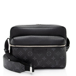 Louis Vuitton Monogram Eclipse Taiga Leather Outdoor Messenger Bag (SHF-UR0YAs)