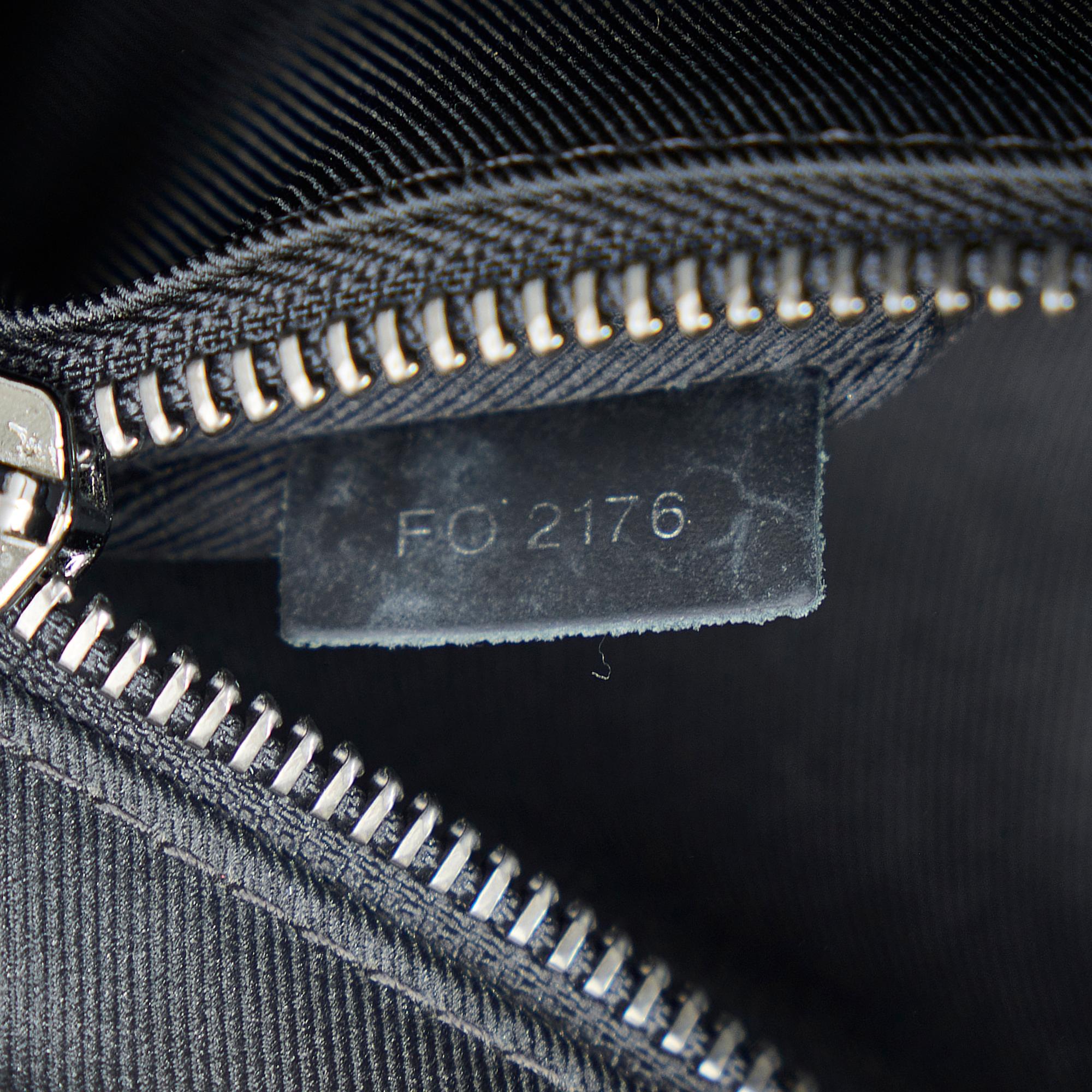 Louis Vuitton Monogram Eclipse Voyager PM (SHG-bjw0hK)