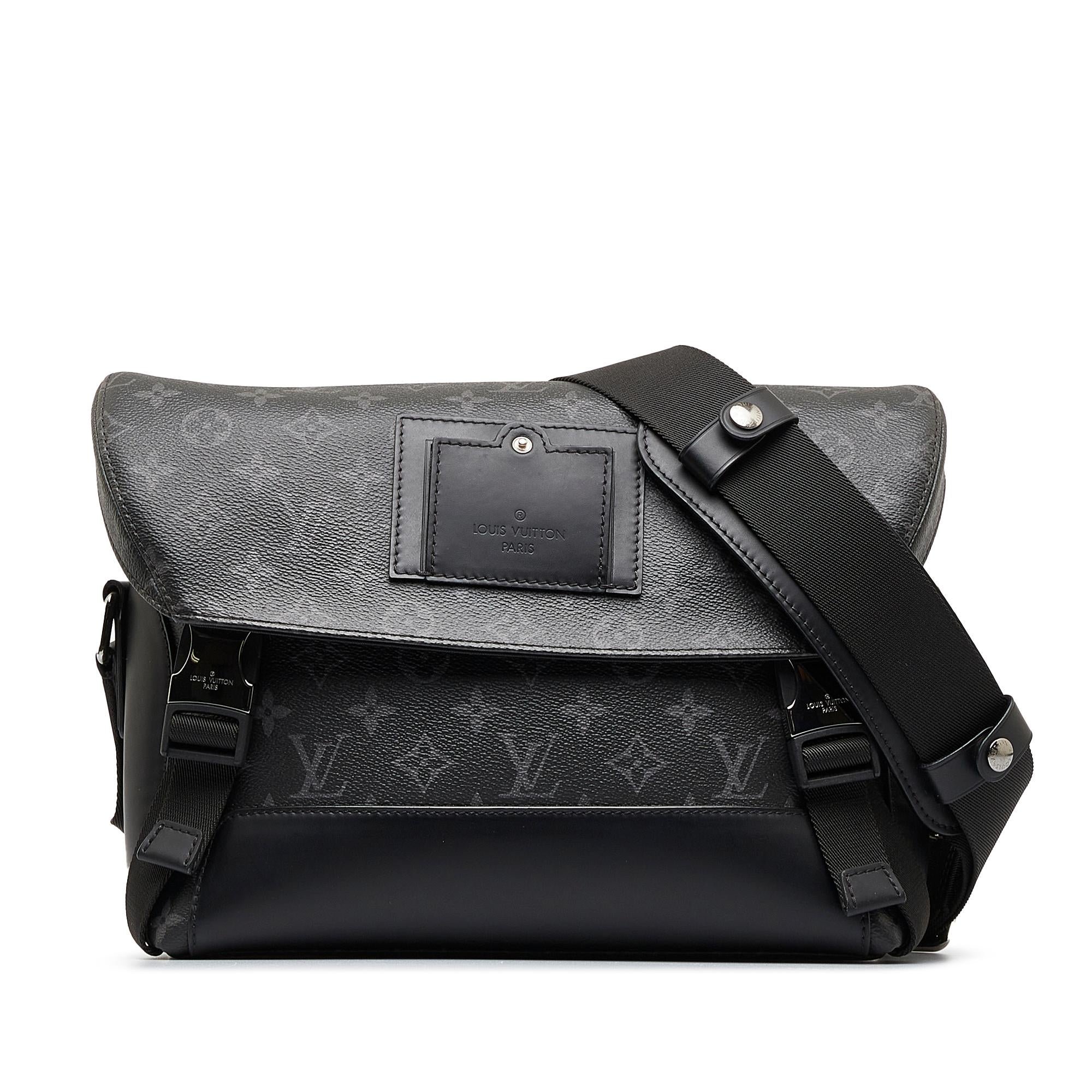 Louis Vuitton Monogram Eclipse Voyager PM (SHG-bjw0hK)