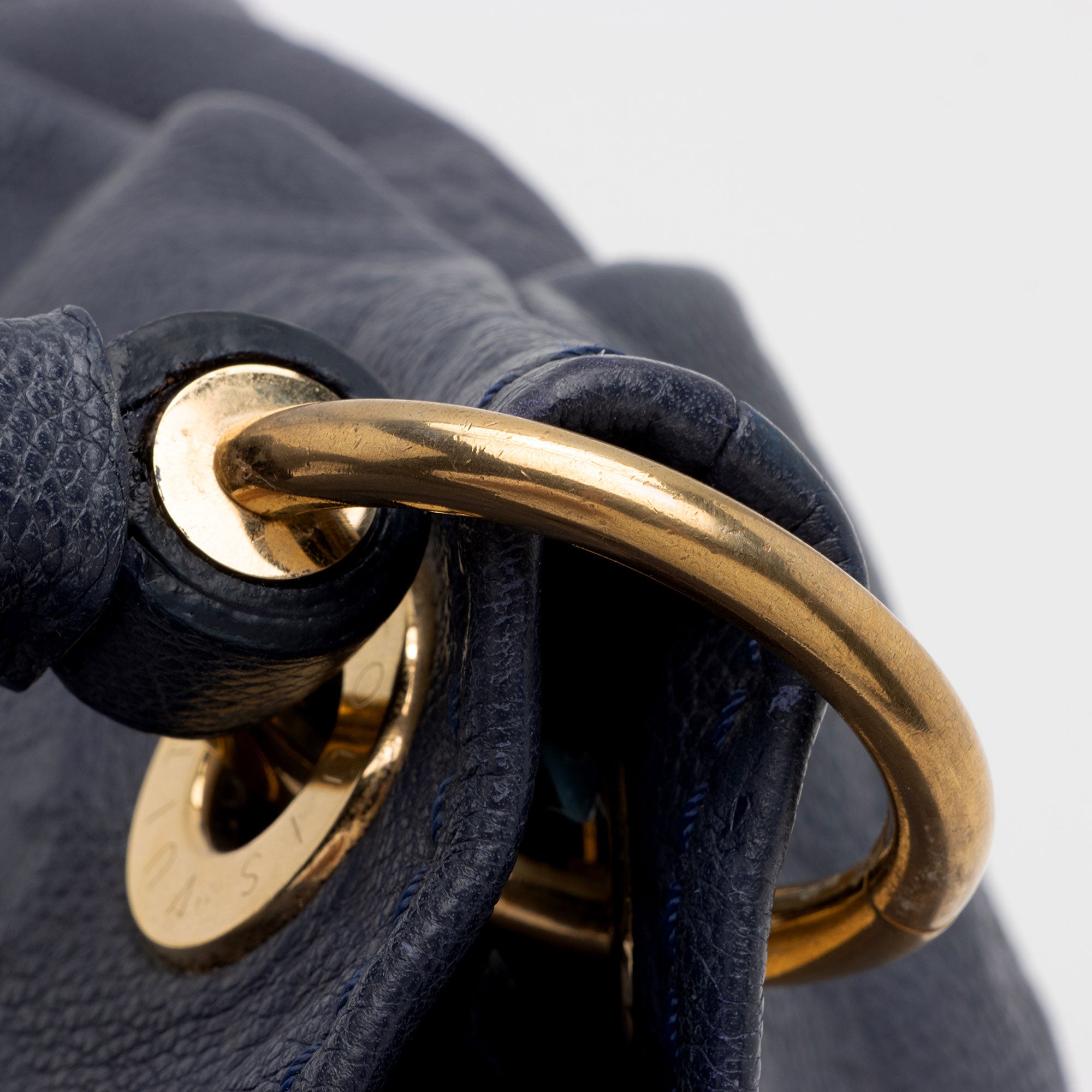 Louis Vuitton Monogram Empreinte Artsy MM Shoulder Bag (SHF-E7RR7v)