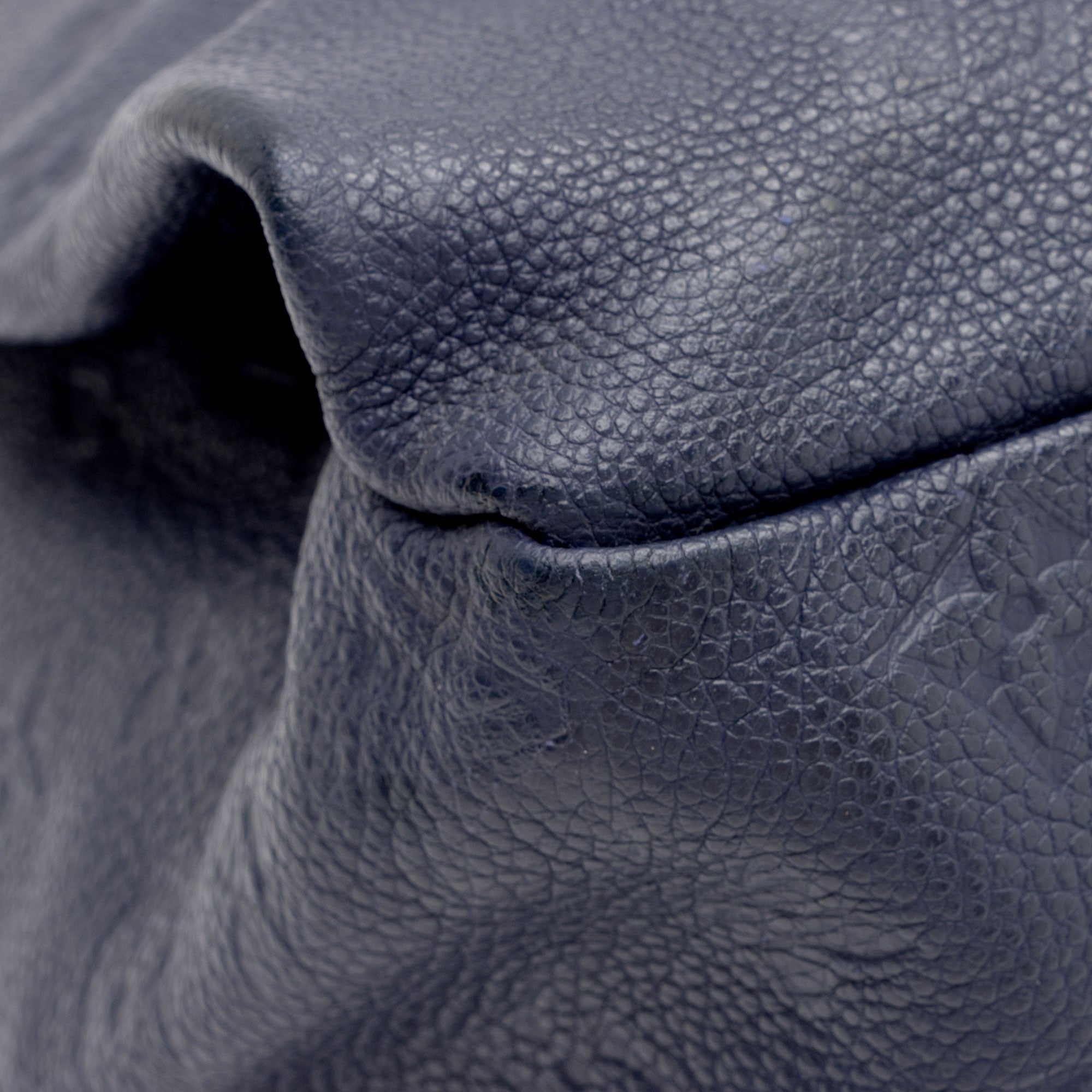 Louis Vuitton Monogram Empreinte Artsy MM Shoulder Bag (SHF-E7RR7v)