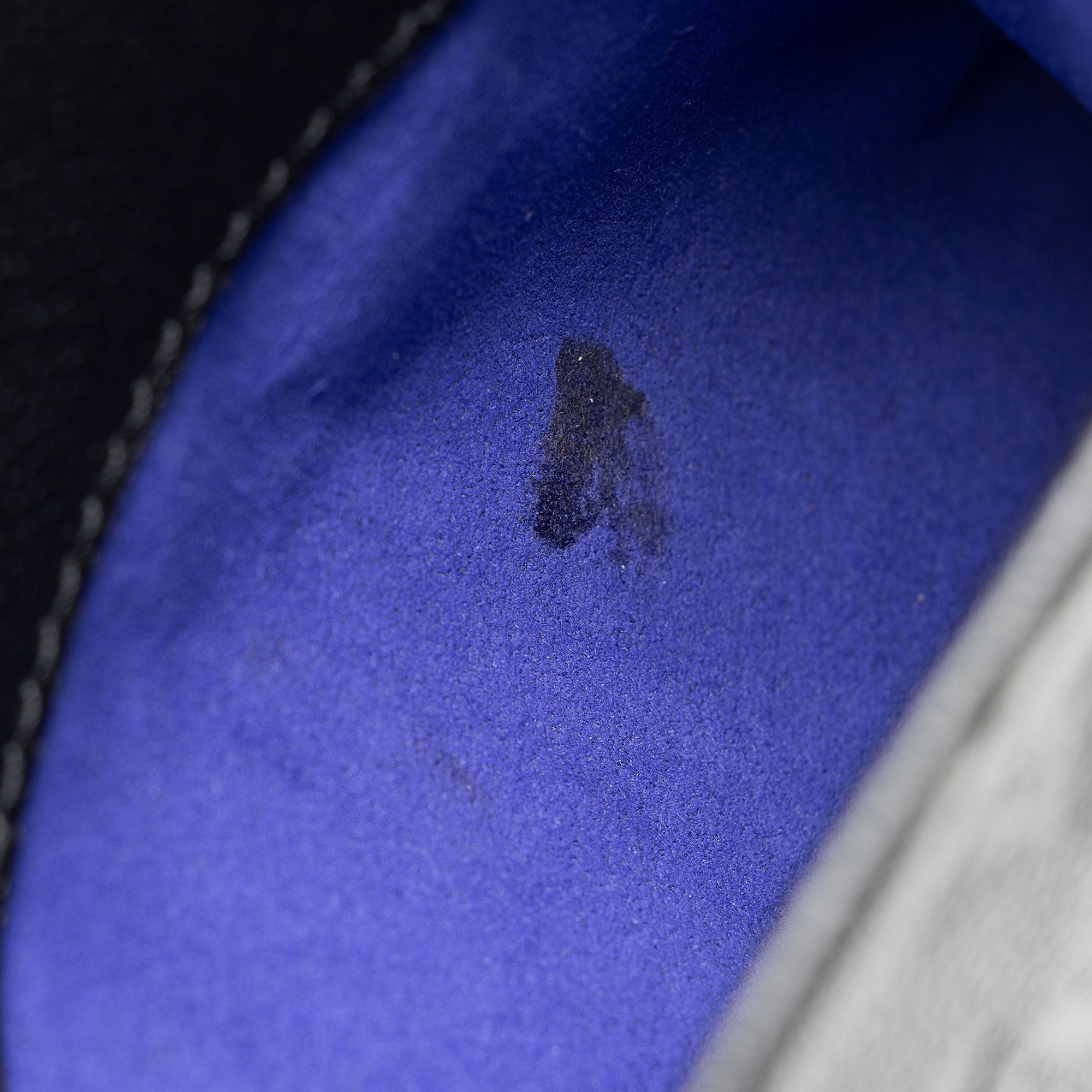 Louis Vuitton Monogram Empreinte Maida Hobo