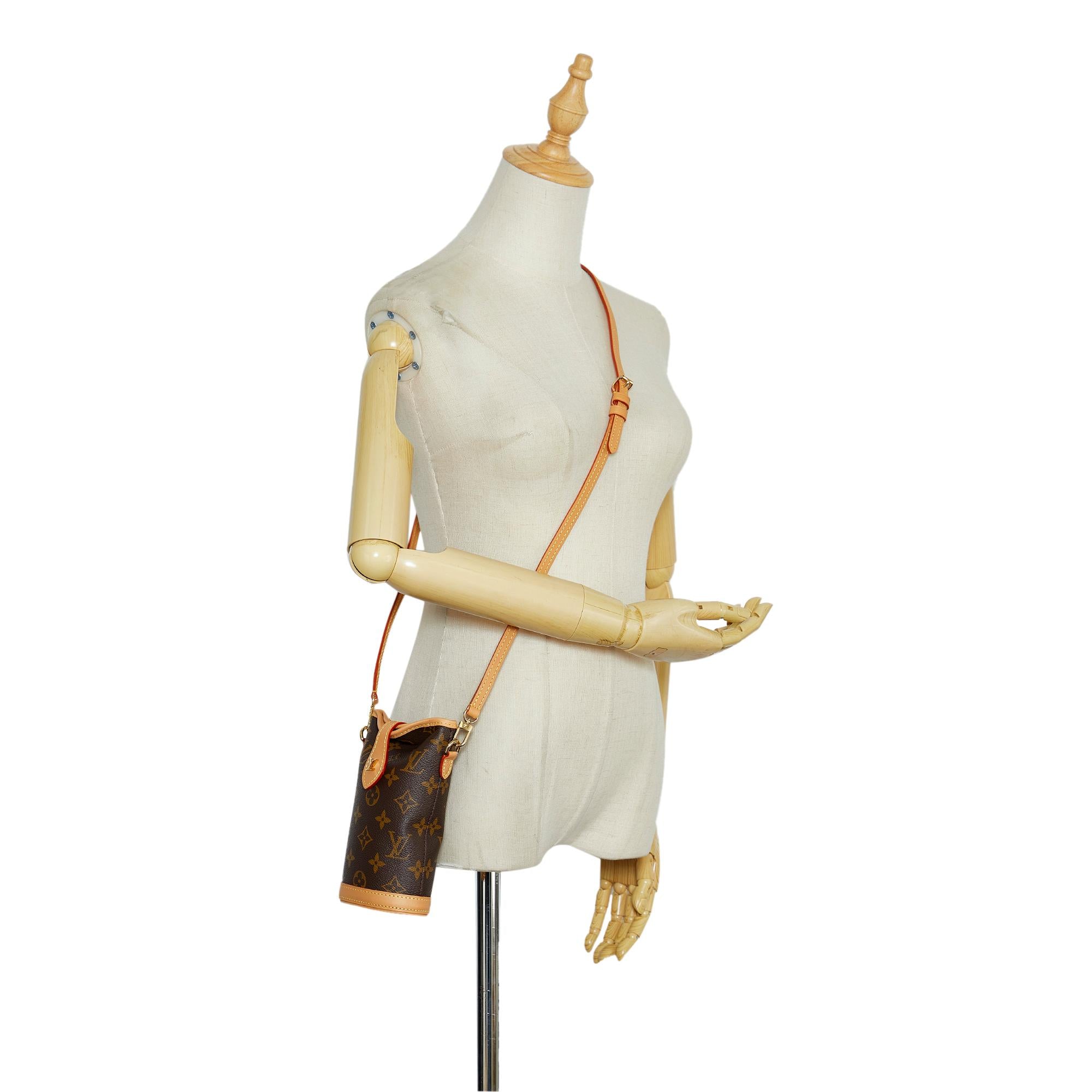 Louis Vuitton Monogram Fold Me Pouch (SHG-bMw8uh)