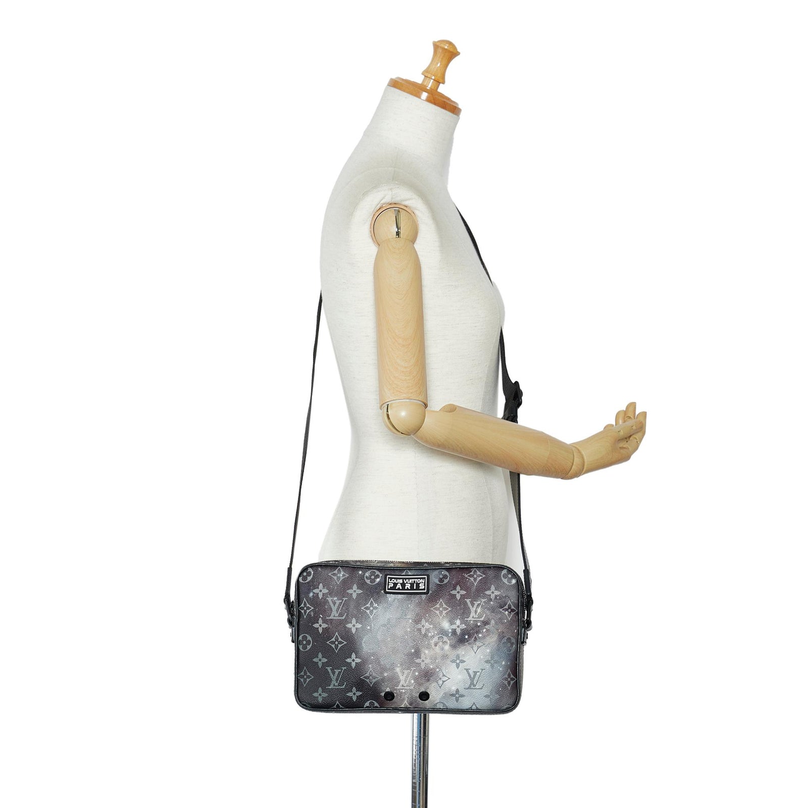 Louis Vuitton Monogram Galaxy Alpha Messenger SHG 1KGtFs LuxeDH