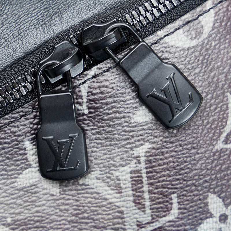 vuitton discovery bumbag monogram galaxy