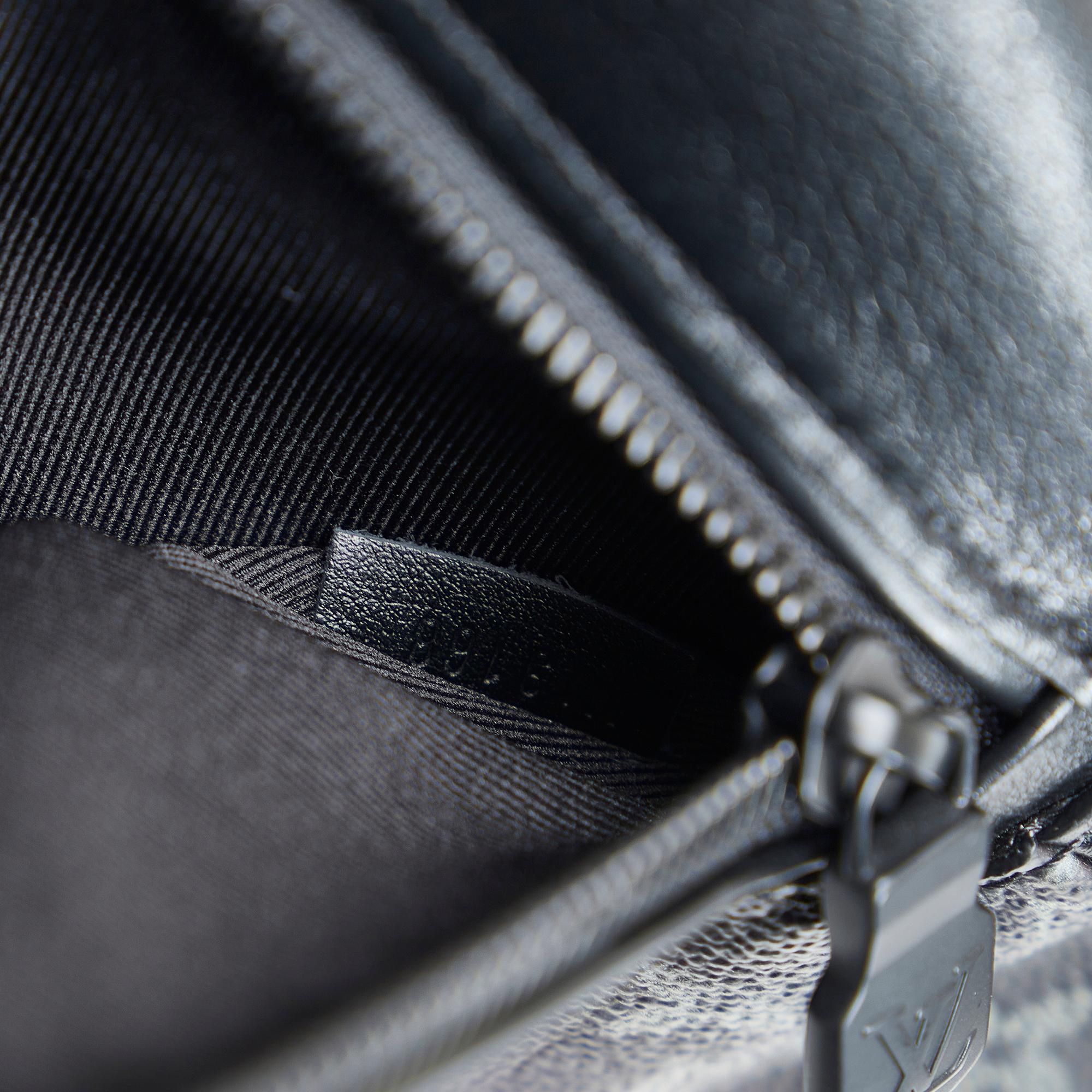 Louis Vuitton Monogram Galaxy Discovery Bumbag (SHG-f82cvn)