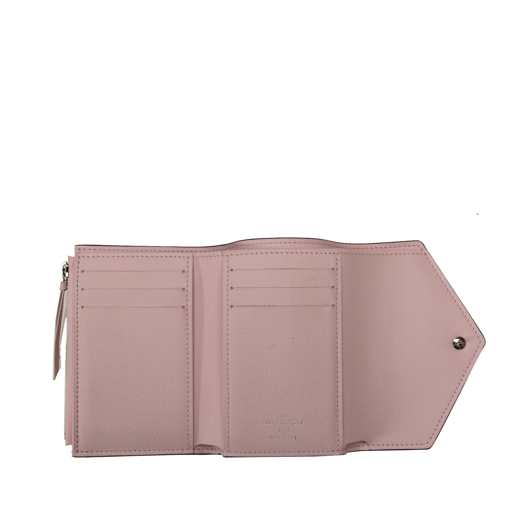 Louis Vuitton Monogram Giant Escale Victorine (SHG-KNvLmj)