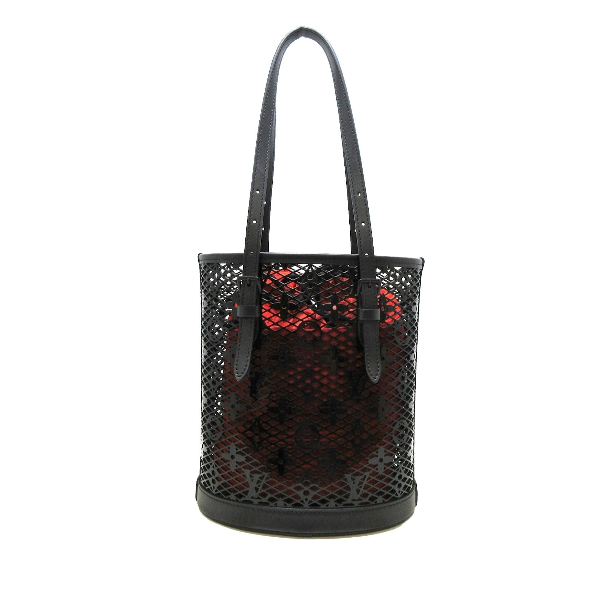 Louis Vuitton Monogram Lace Bucket PM (SHG-jJfyfB)