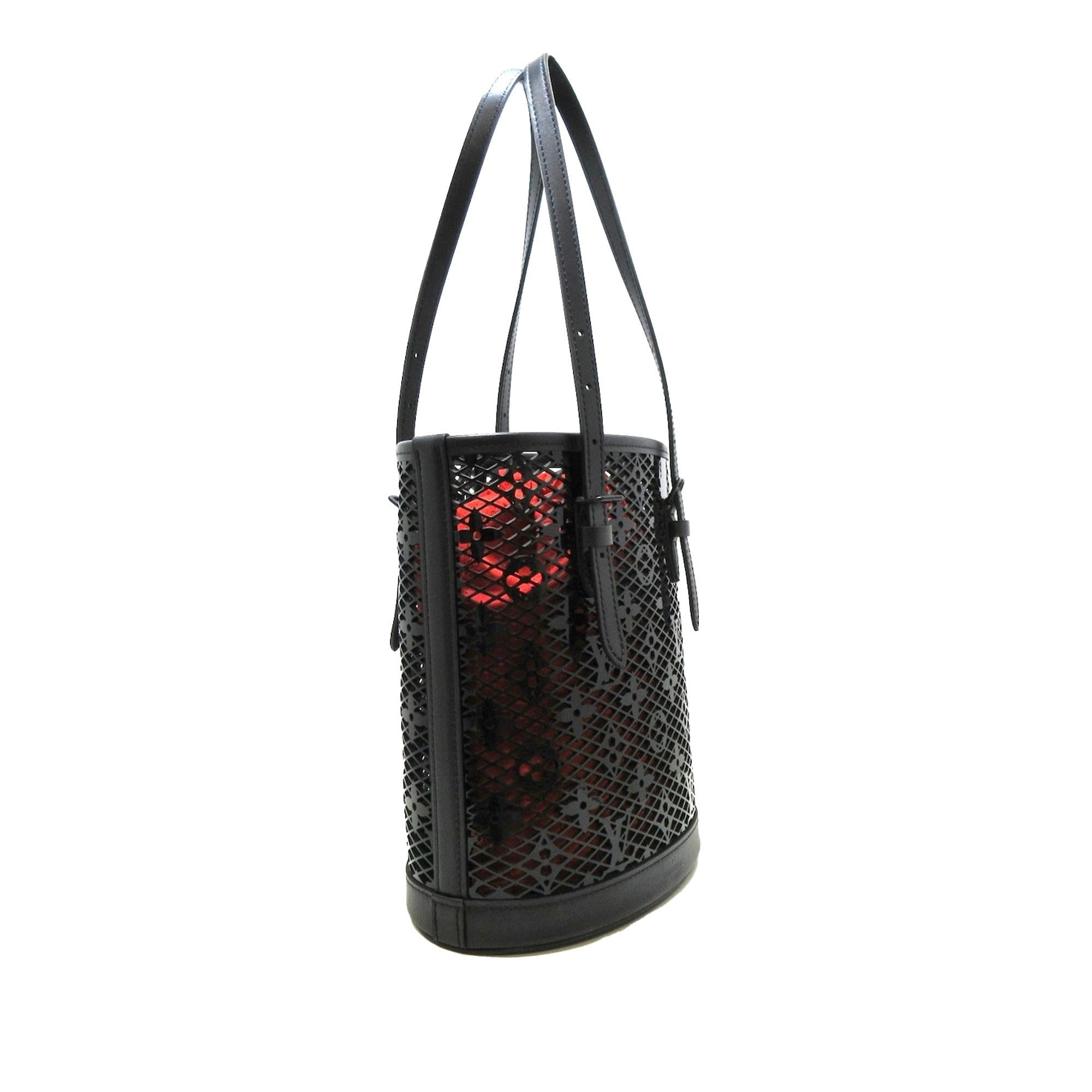 Louis Vuitton Monogram Lace Bucket PM (SHG-jJfyfB)