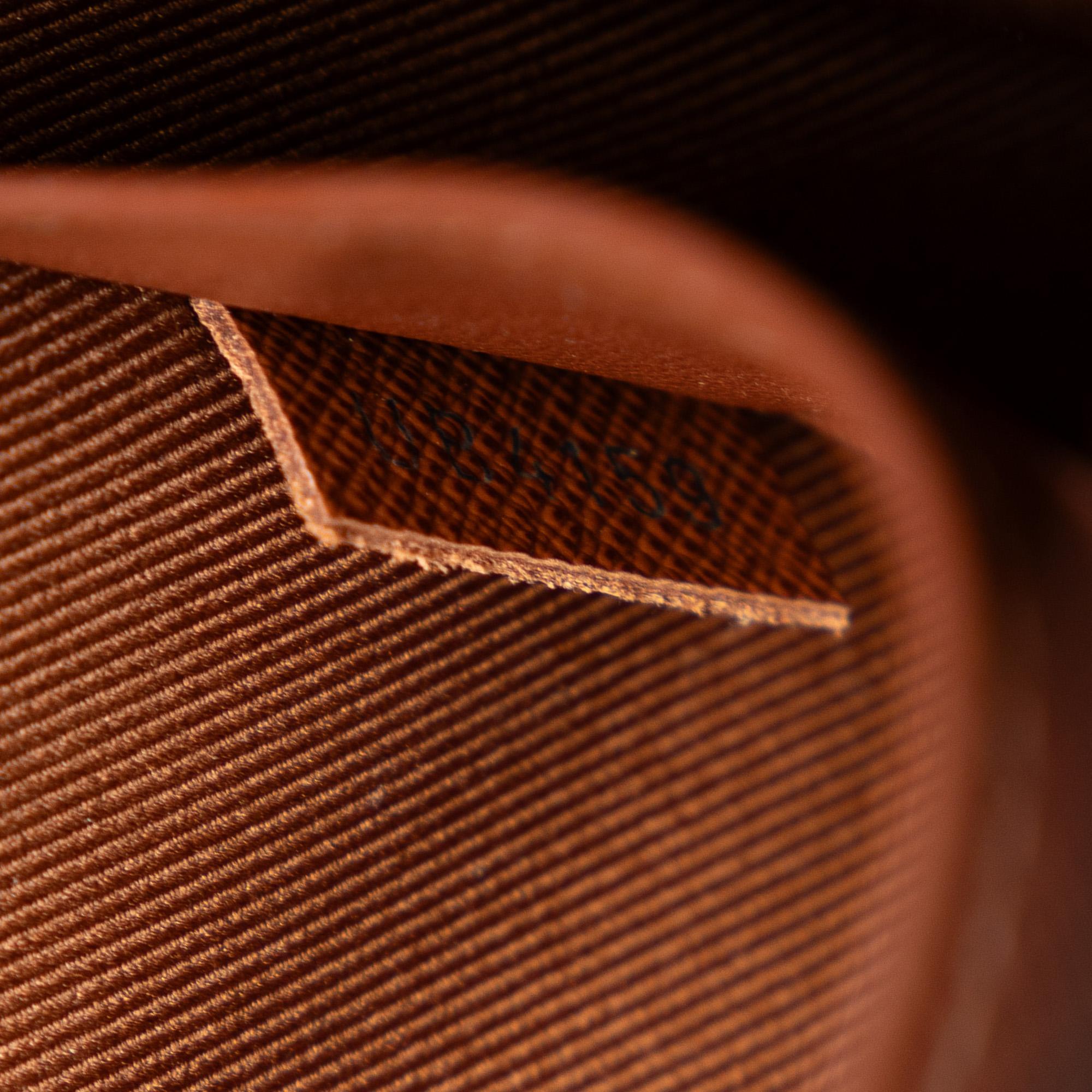 Louis Vuitton Monogram Legacy Chain Clutch (SHG-QOW4Cw)