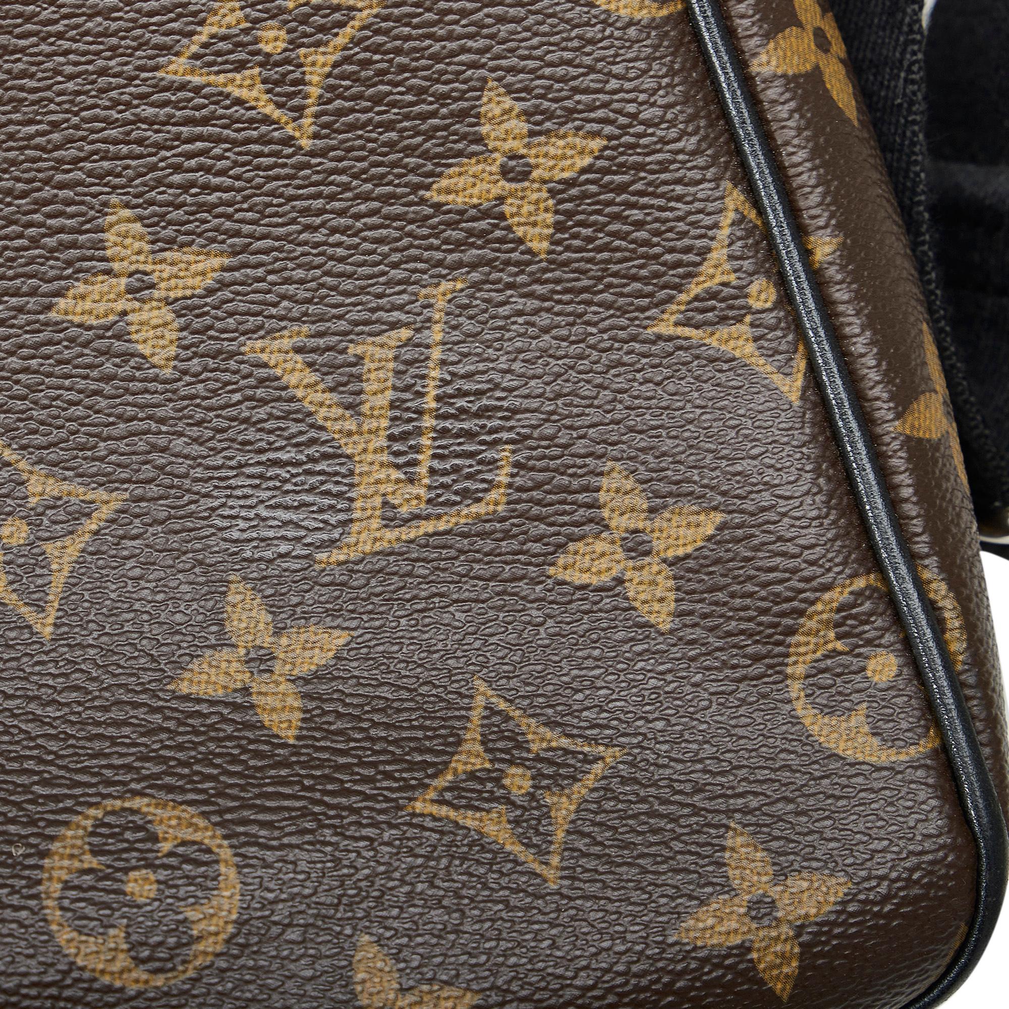 Louis Vuitton Monogram Macassar District PM (SHG-FXJXgs)