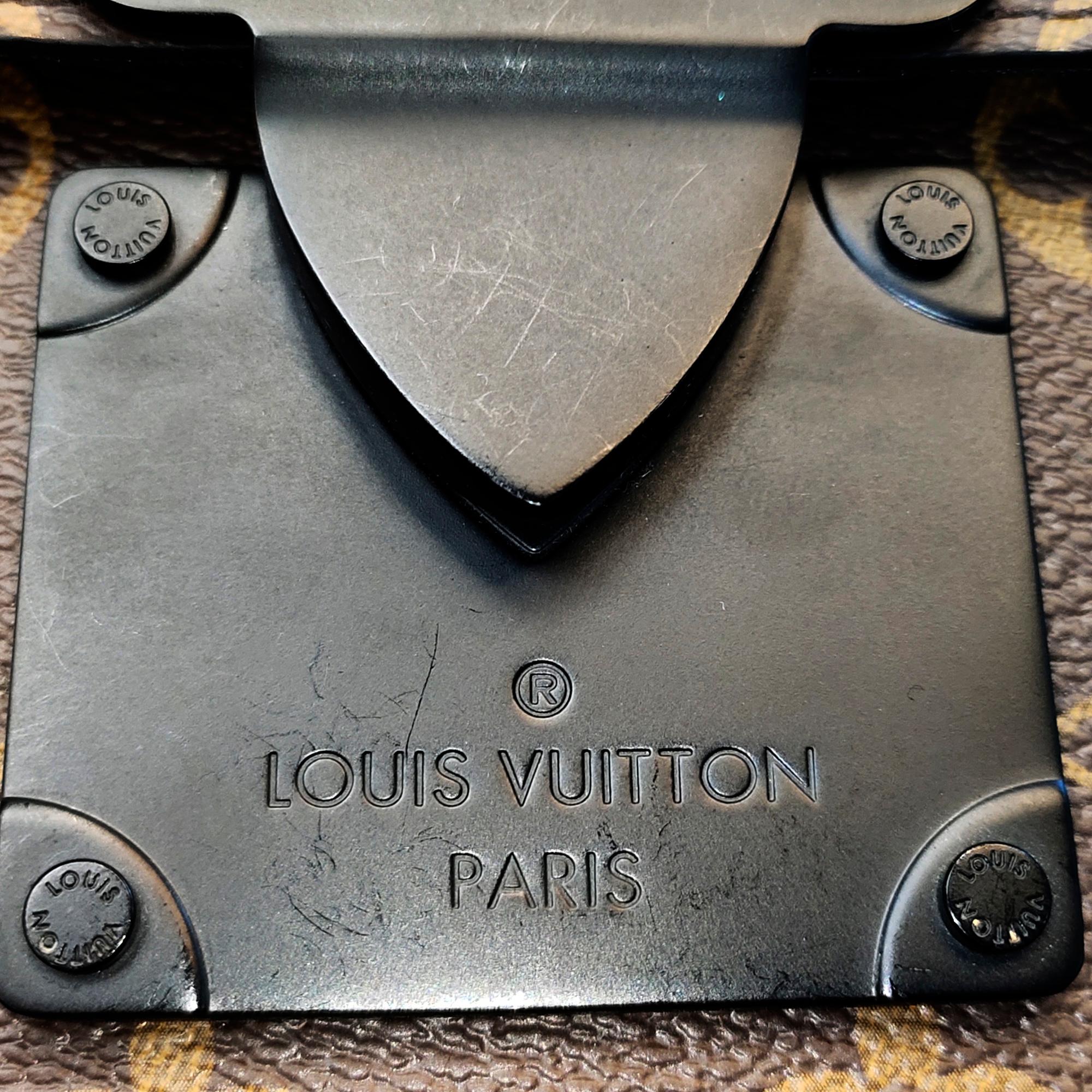 Louis Vuitton Monogram Macassar S Lock A4 Pouch (SHG-7uwojo)