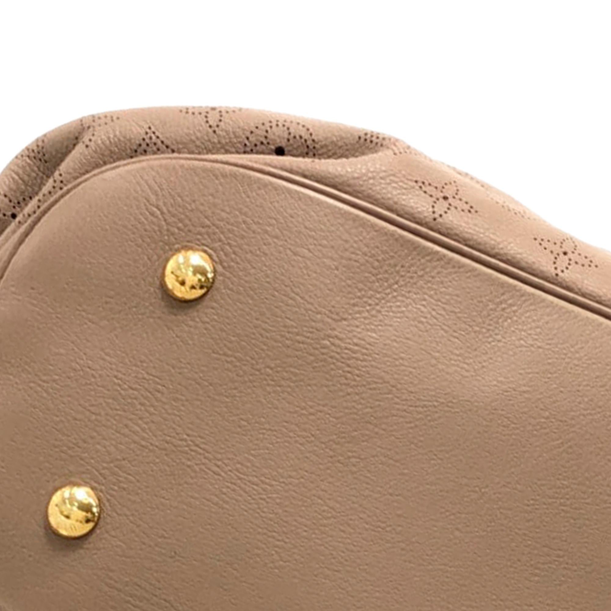 Louis Vuitton Monogram Mahina L Hobo (SHG-mHEWzq)