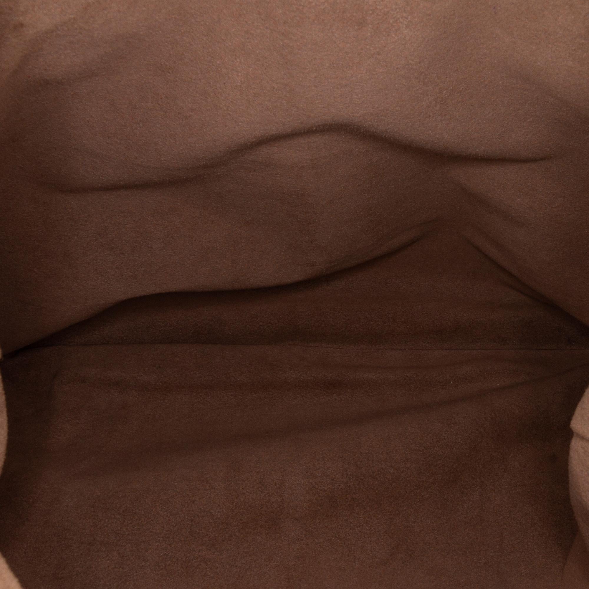 Louis Vuitton Monogram Mahina Selene MM (SHG-c7G6NL)