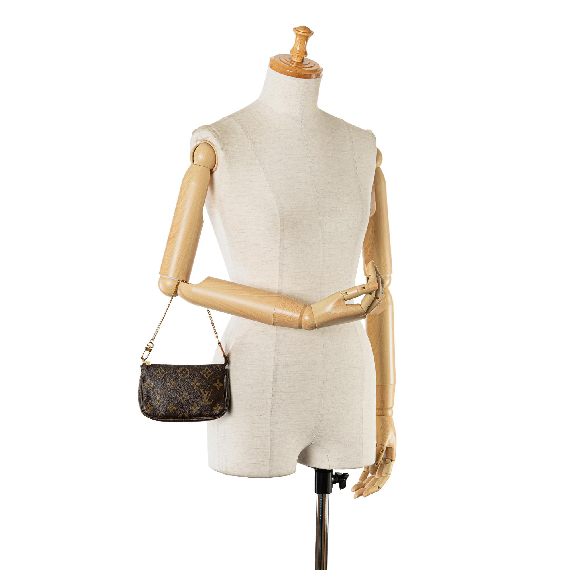 Louis Vuitton Monogram Mini Pochette Accessoires (SHG-qBYWGi)