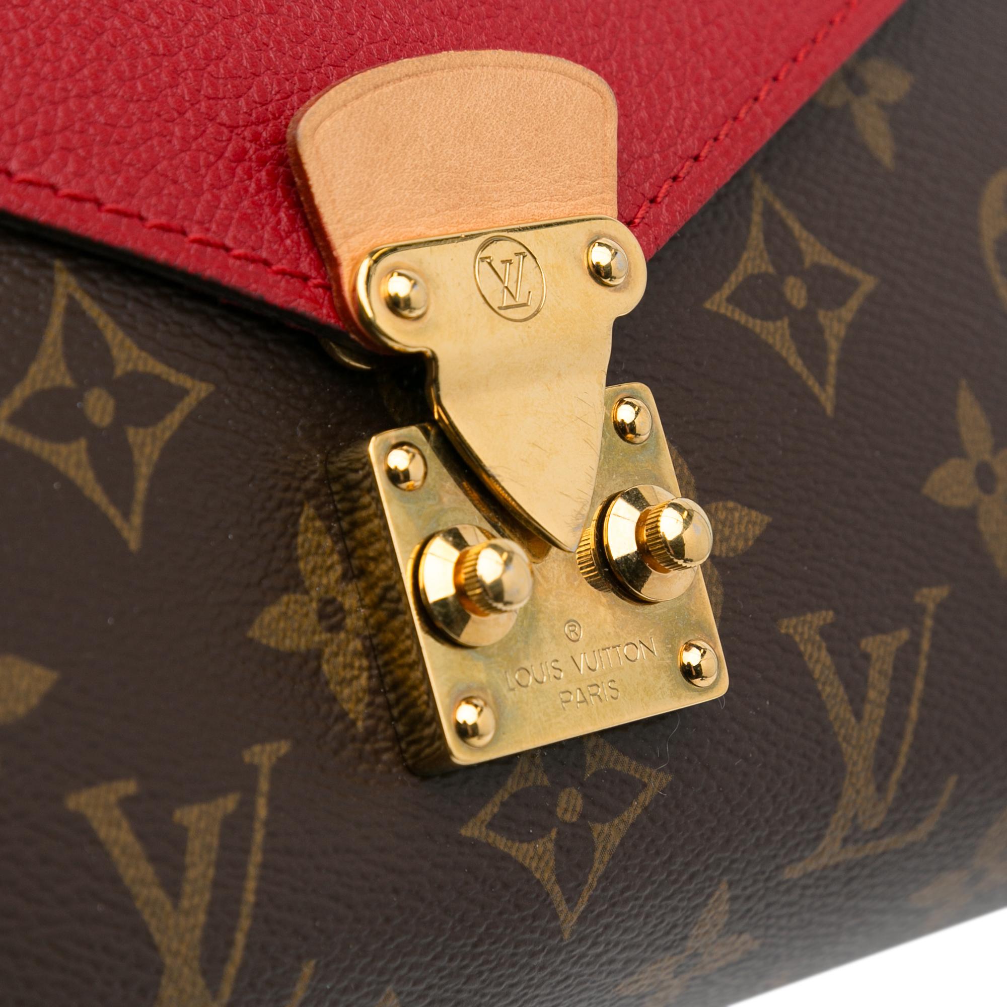 Louis Vuitton Monogram Pallas Chain (SHG-Hv7Fbu)