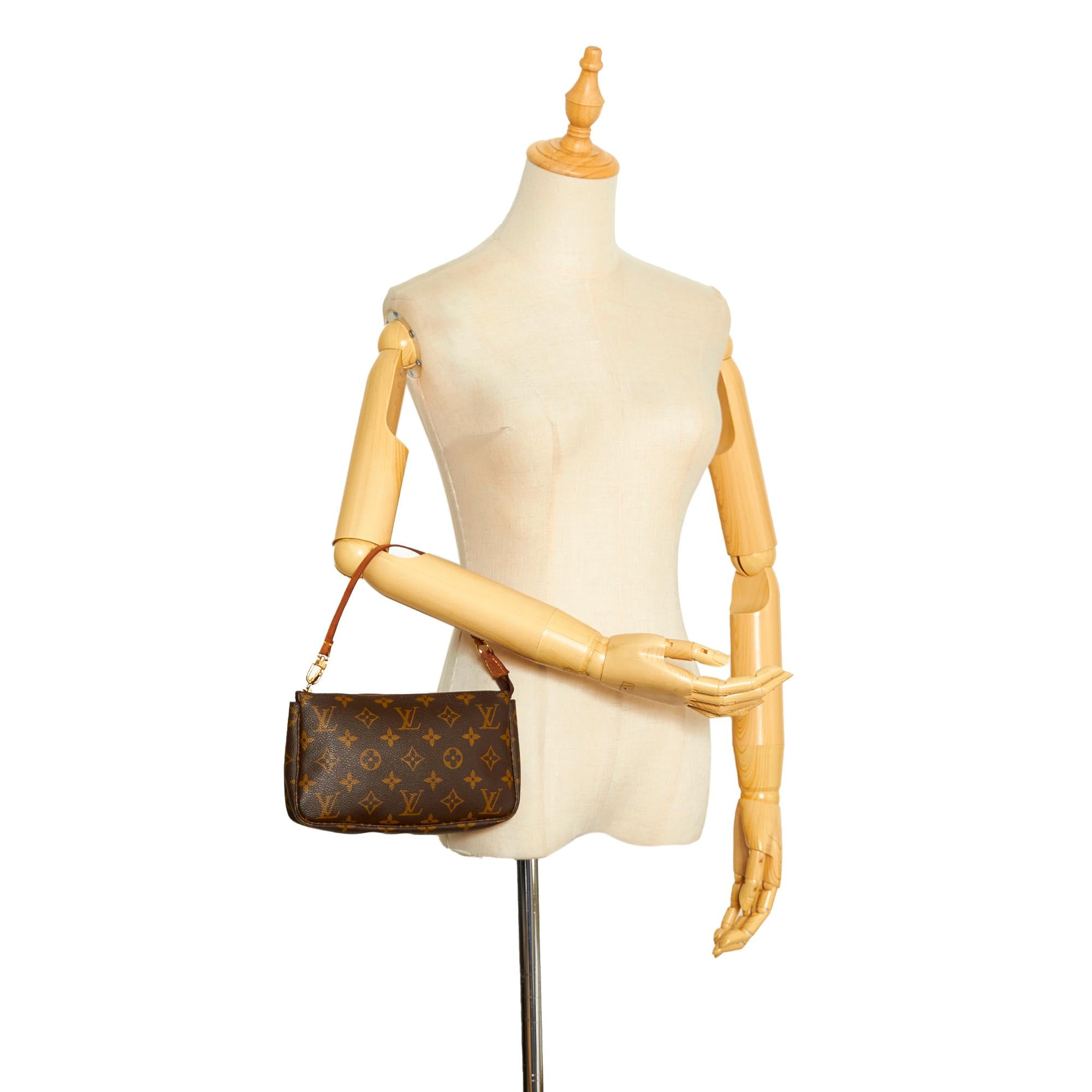 Louis Vuitton Monogram Pochette Accessoires (SHG-mrBdnh)