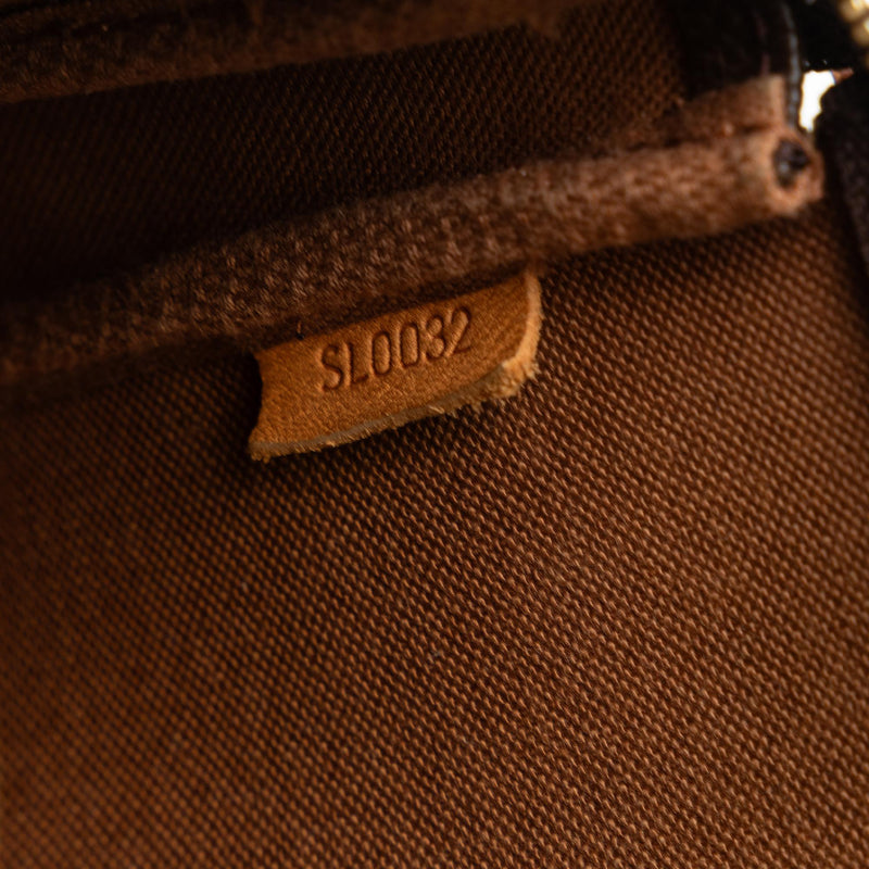 Louis Vuitton Monogram Pochette Accessoires (SHG-EaBKgM)