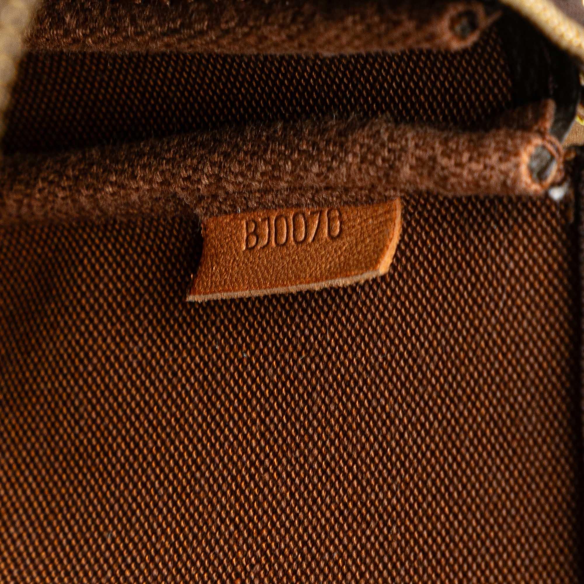 Louis Vuitton Monogram Pochette Accessoires (SHG-dcrLoC)